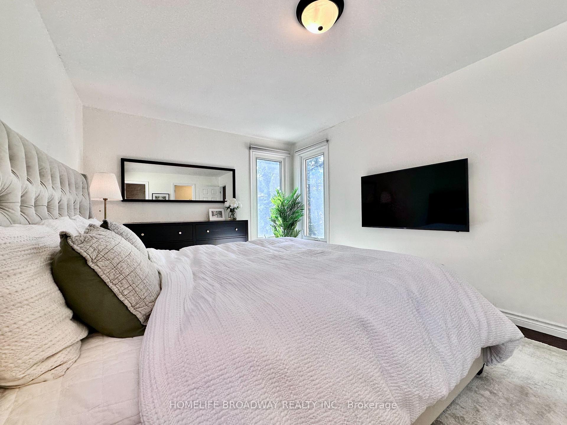 Photo 36 of 51 Jonathan Gate, Vaughan, Crestwood-Springfarm-Yorkhill — HOMEH