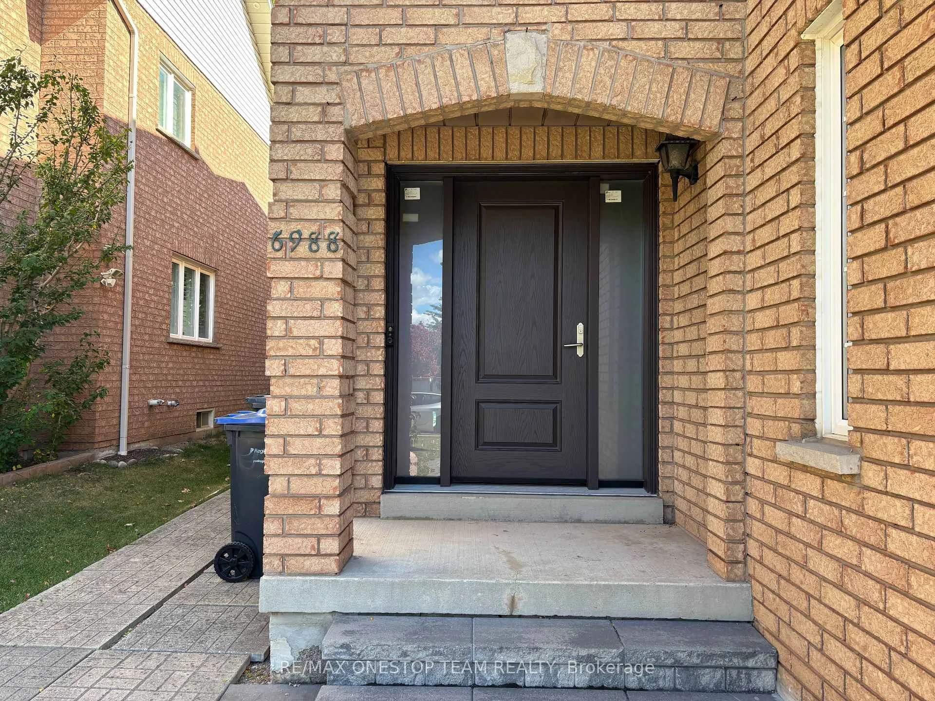 Photo 4 of 6988 Tassel Crescent, Mississauga, Meadowvale Village — HOMEH