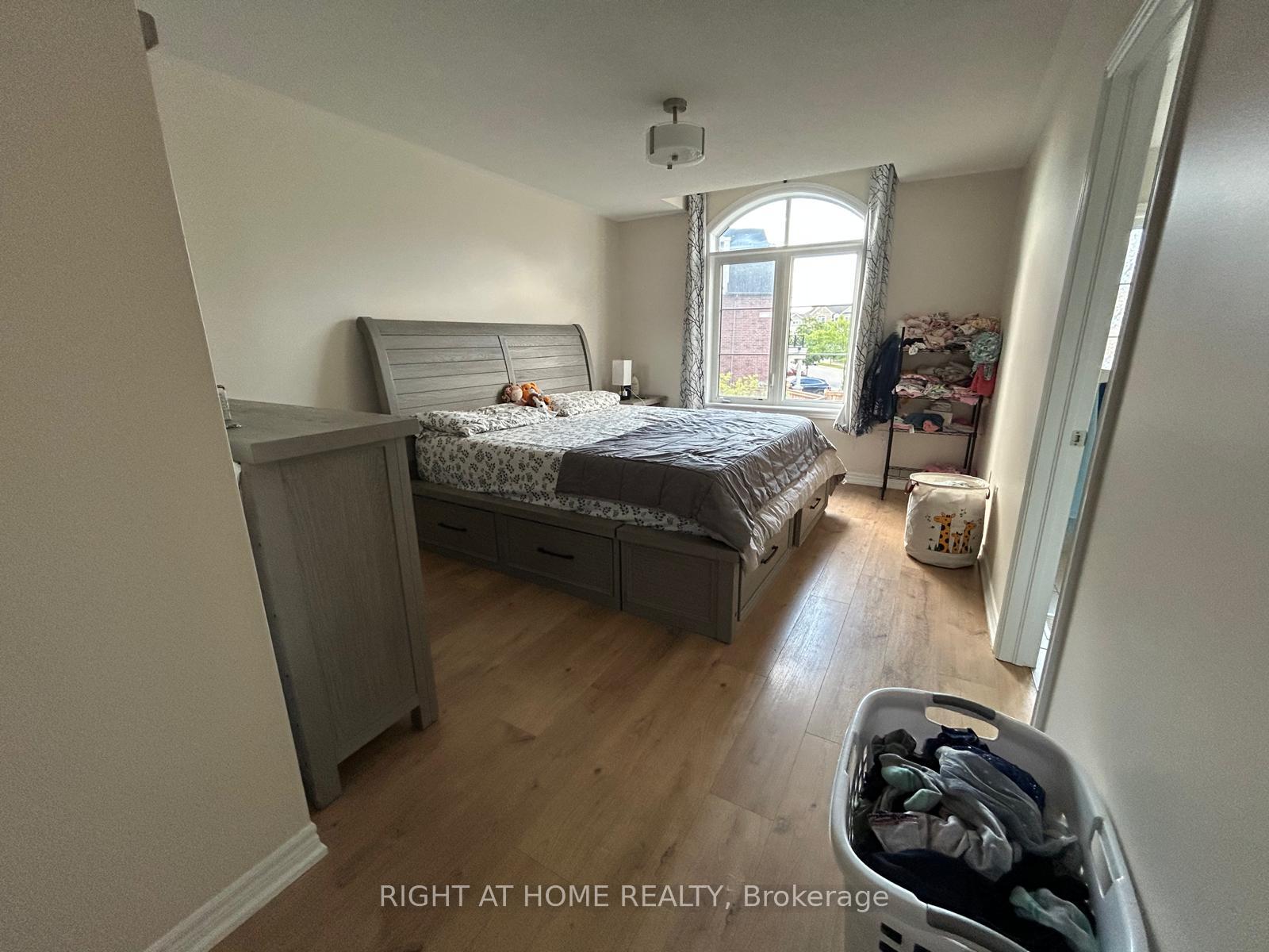 Photo 4 of 3031 Rivertrail Common, Oakville, Glenorchy — HOMEH
