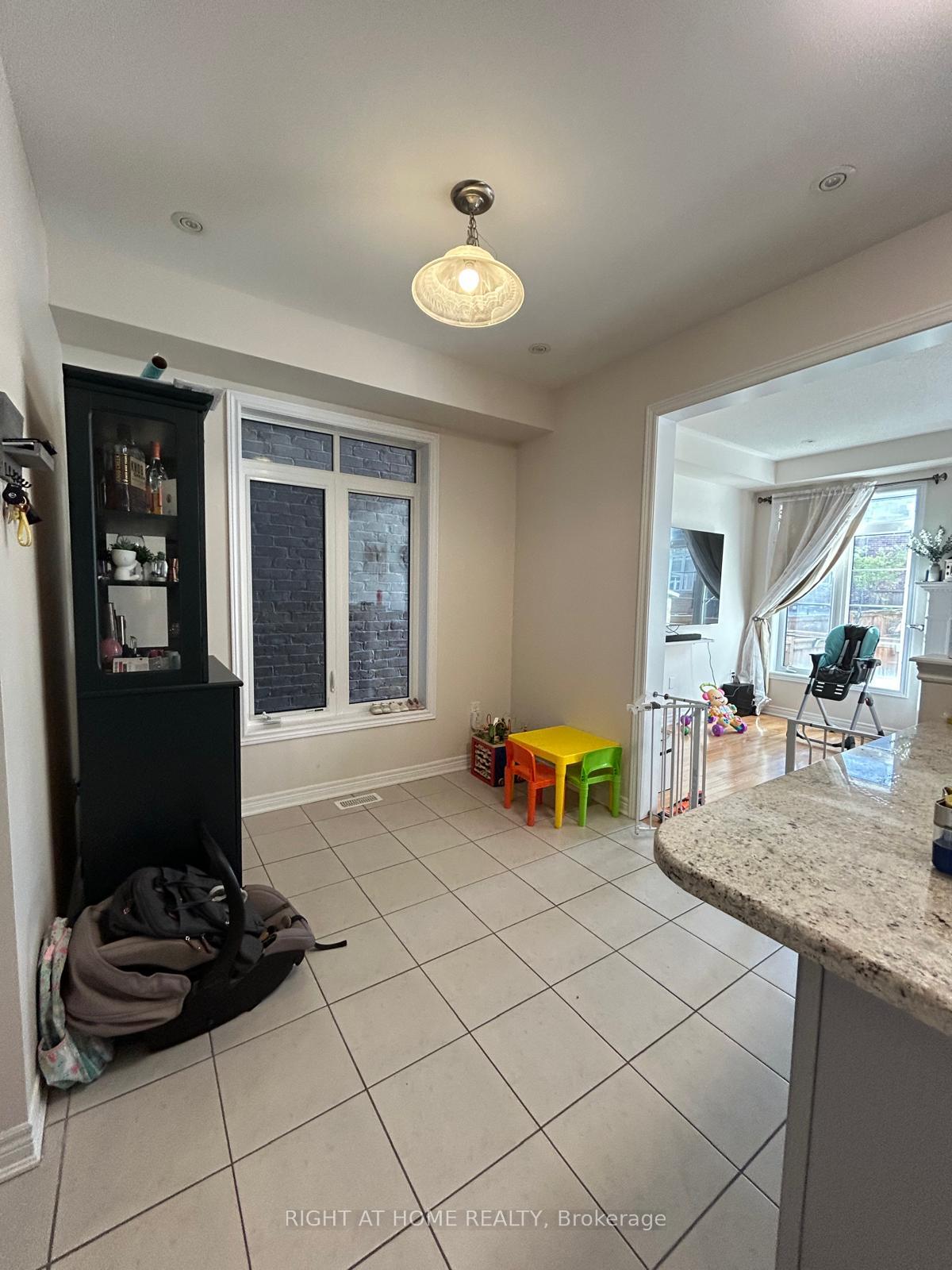 Photo 10 of 3031 Rivertrail Common, Oakville, Glenorchy — HOMEH