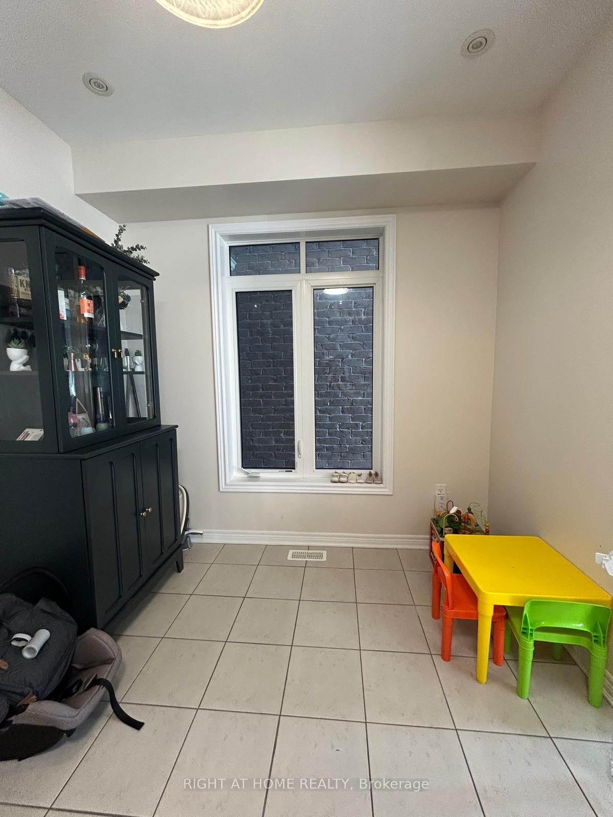Photo 12 of 3031 Rivertrail Common, Oakville, Glenorchy — HOMEH