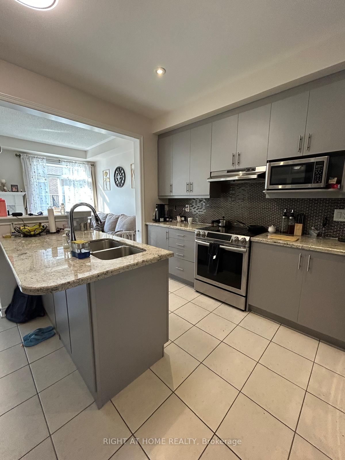 Photo 13 of 3031 Rivertrail Common, Oakville, Glenorchy — HOMEH