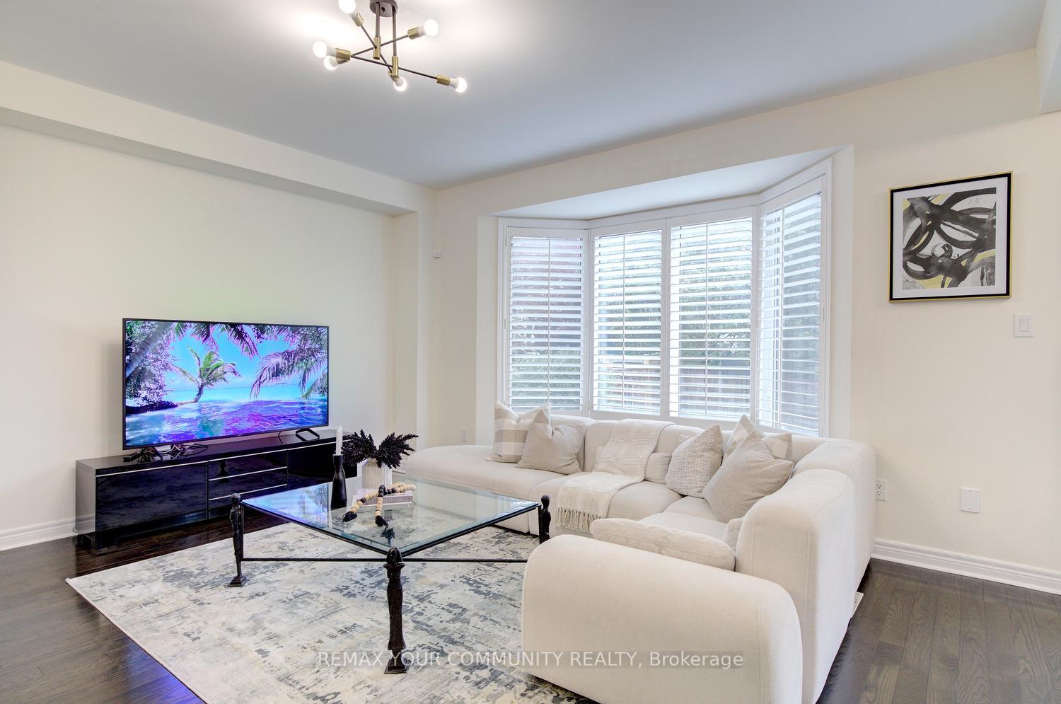 Photo 15 of 79 Chayna Crescent, Vaughan, Patterson — HOMEH