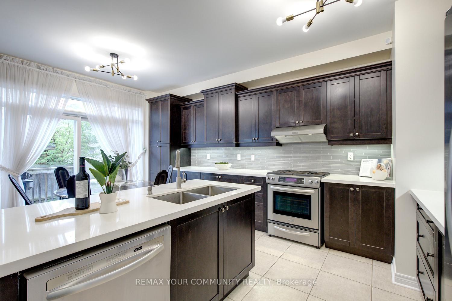 Photo 24 of 79 Chayna Crescent, Vaughan, Patterson — HOMEH