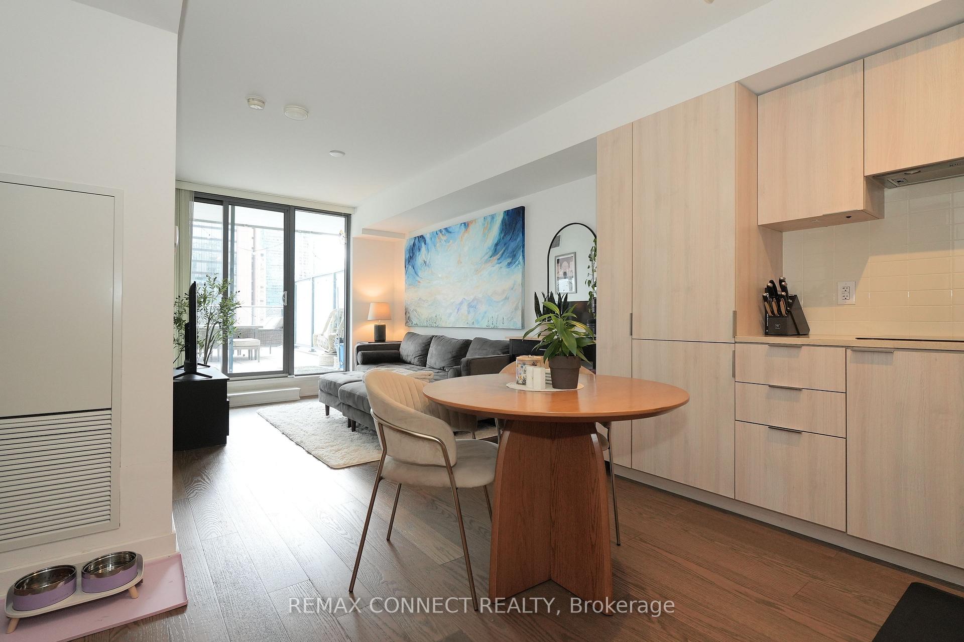 Photo 2 of Unit 803, 11 Wellesley Street W, Toronto, Bay Street Corridor — HOMEH