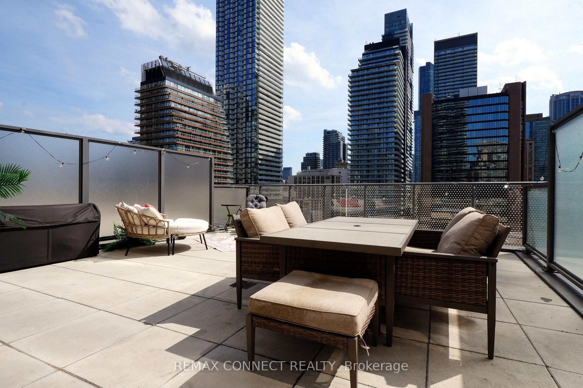 Photo 3 of Unit 803, 11 Wellesley Street W, Toronto, Bay Street Corridor — HOMEH