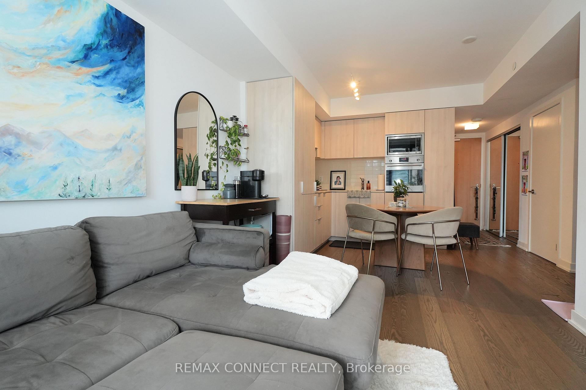 Photo 4 of Unit 803, 11 Wellesley Street W, Toronto, Bay Street Corridor — HOMEH
