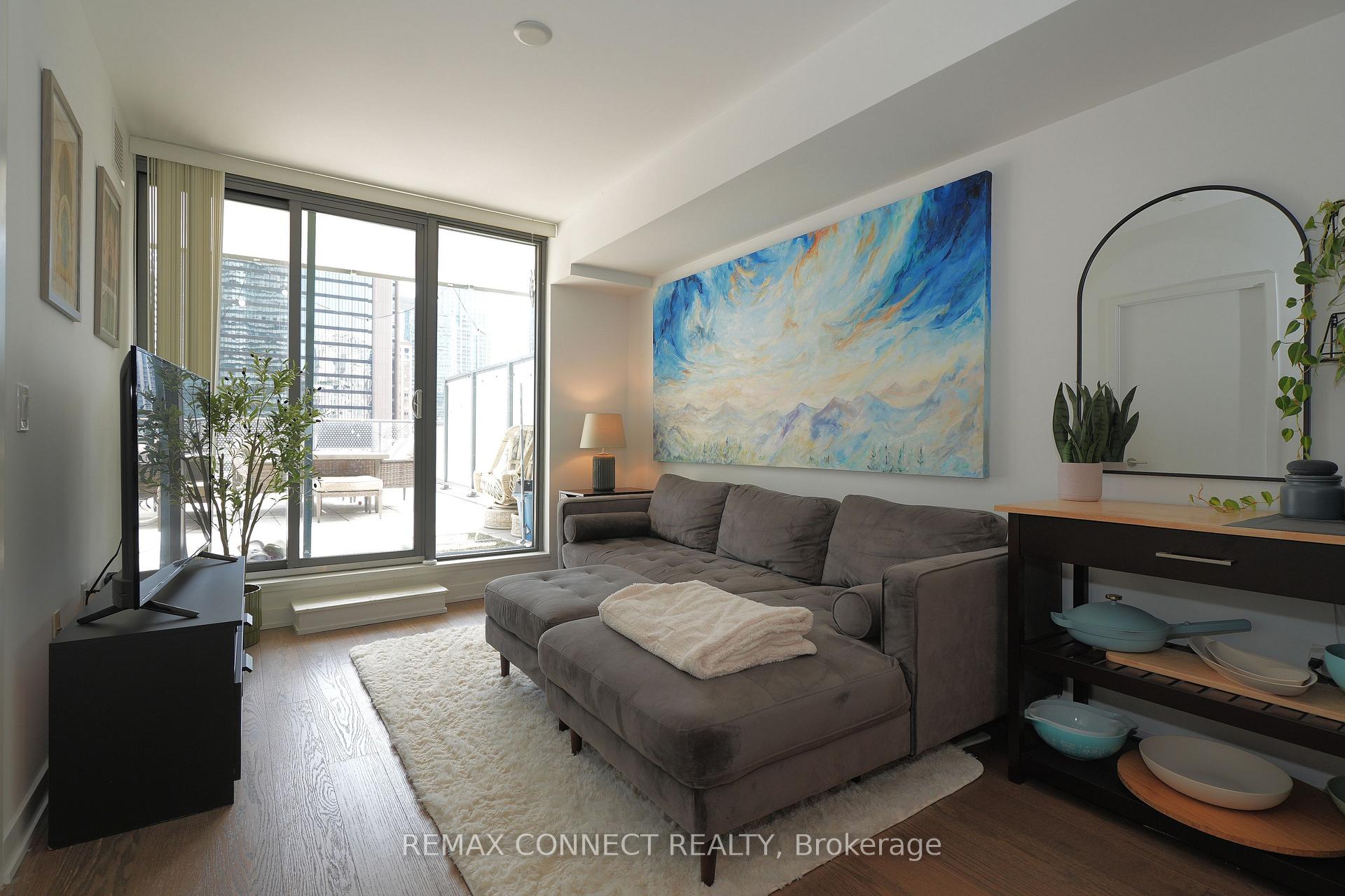 Photo 5 of Unit 803, 11 Wellesley Street W, Toronto, Bay Street Corridor — HOMEH