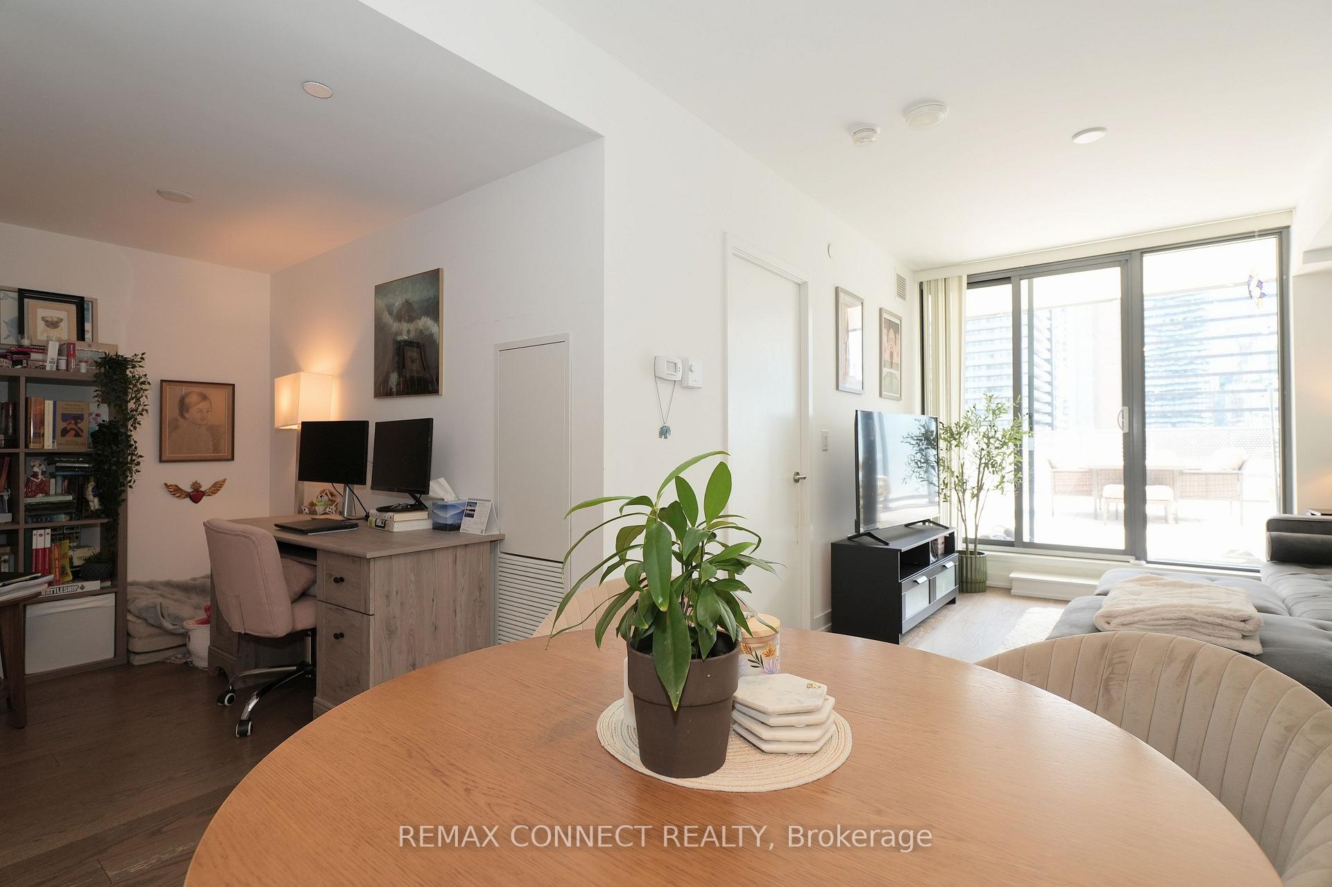 Photo 6 of Unit 803, 11 Wellesley Street W, Toronto, Bay Street Corridor — HOMEH