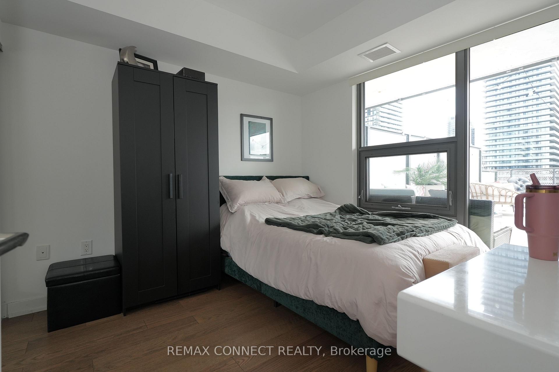Photo 10 of Unit 803, 11 Wellesley Street W, Toronto, Bay Street Corridor — HOMEH
