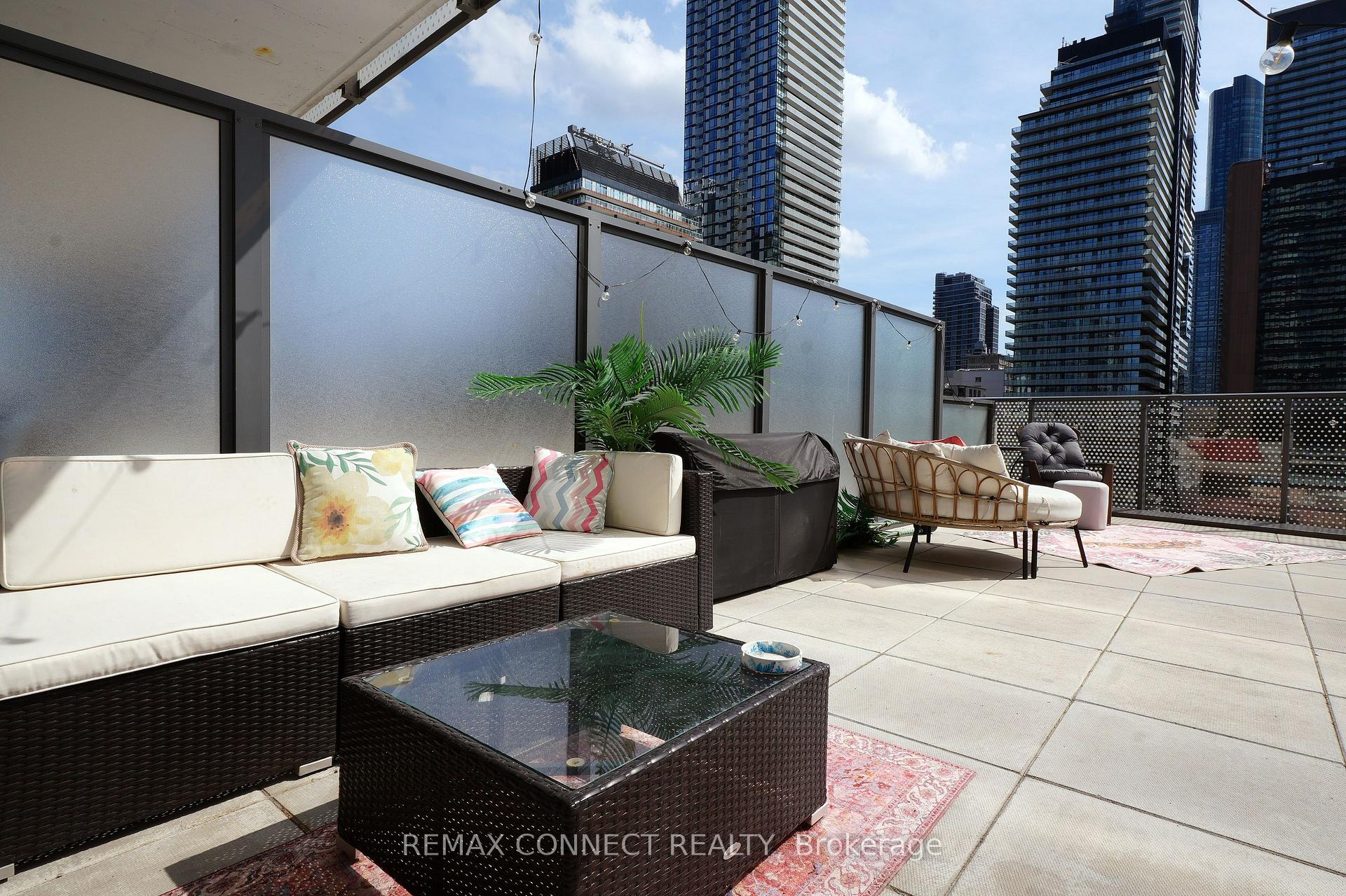 Photo 13 of Unit 803, 11 Wellesley Street W, Toronto, Bay Street Corridor — HOMEH