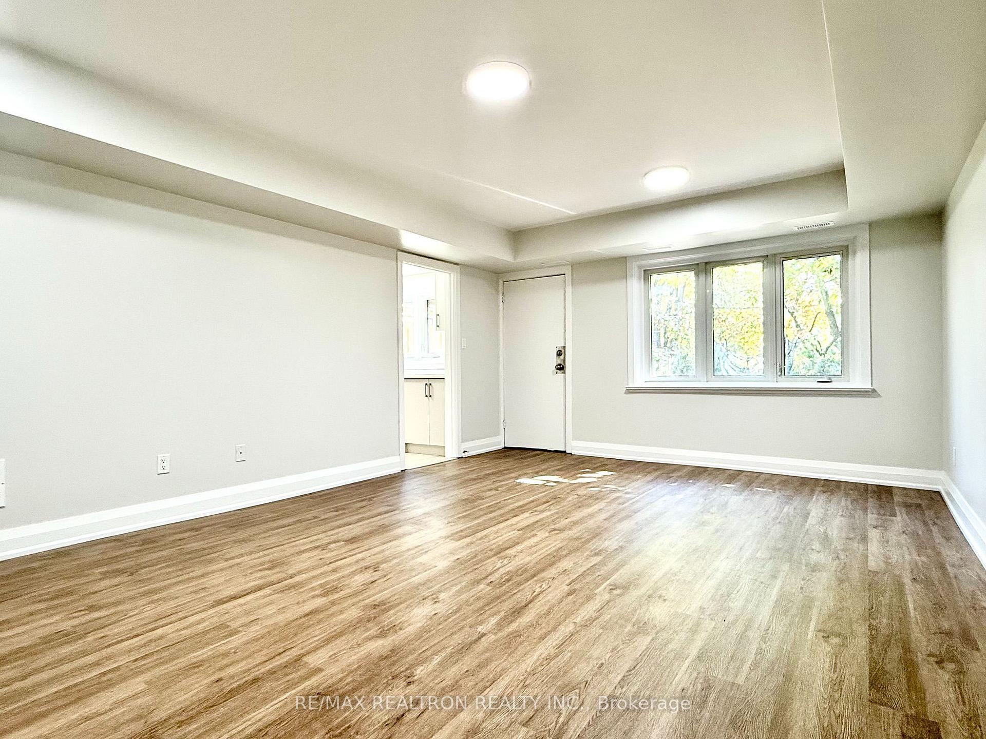 Photo 6 of 447 Glengrove Avenue W, Toronto, Bedford Park-Nortown — HOMEH