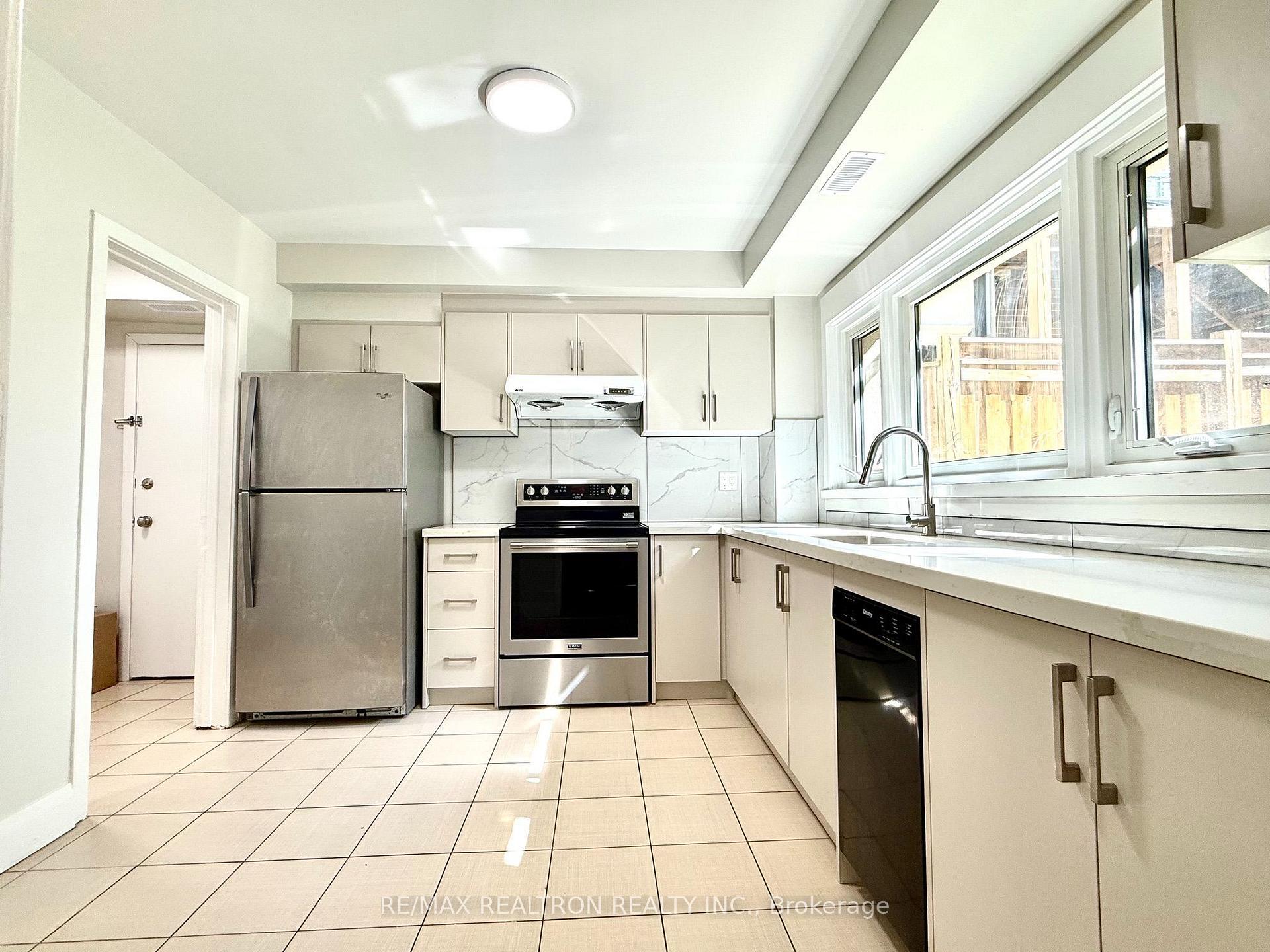 Photo 9 of 447 Glengrove Avenue W, Toronto, Bedford Park-Nortown — HOMEH