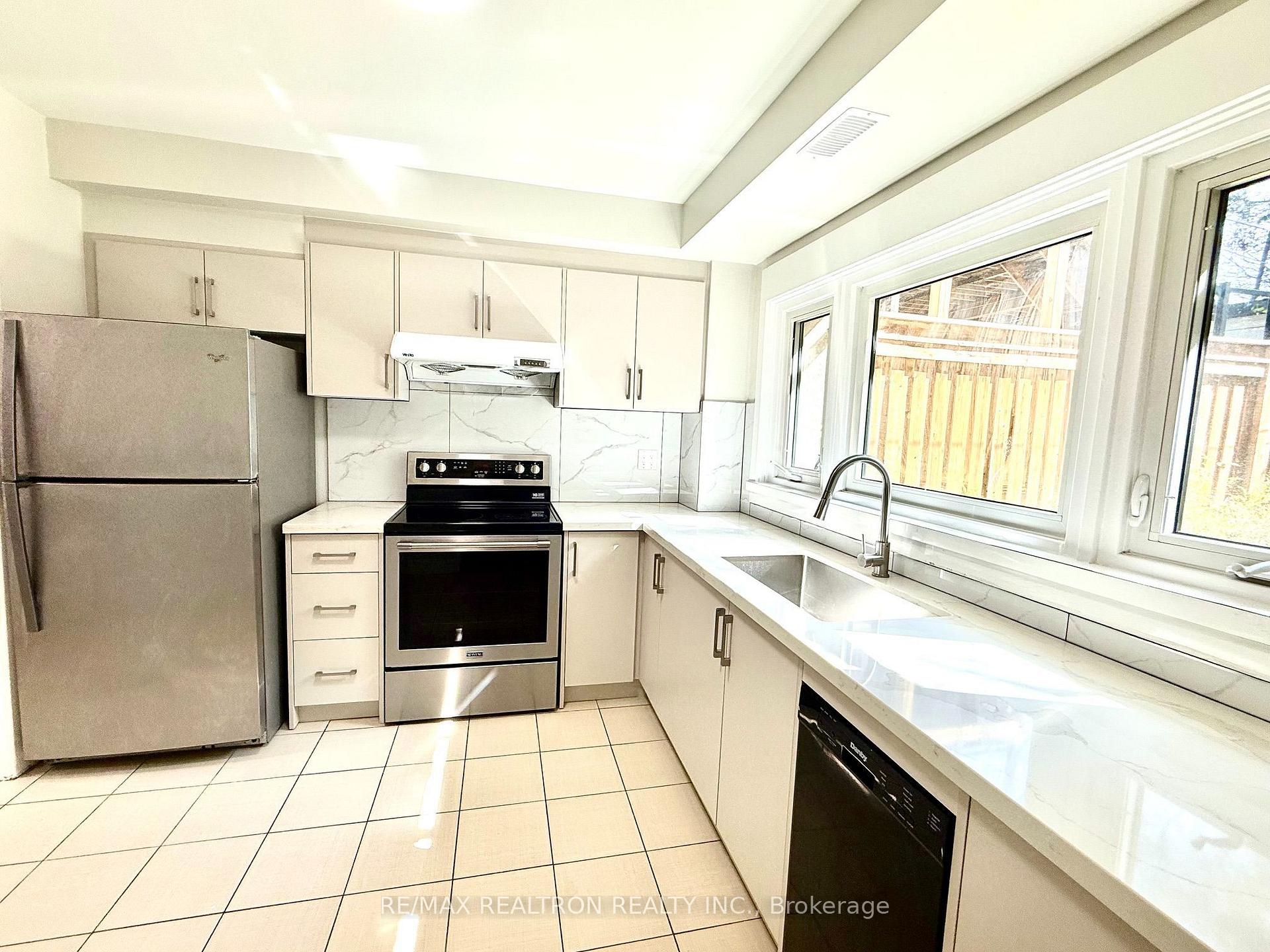 Photo 10 of 447 Glengrove Avenue W, Toronto, Bedford Park-Nortown — HOMEH