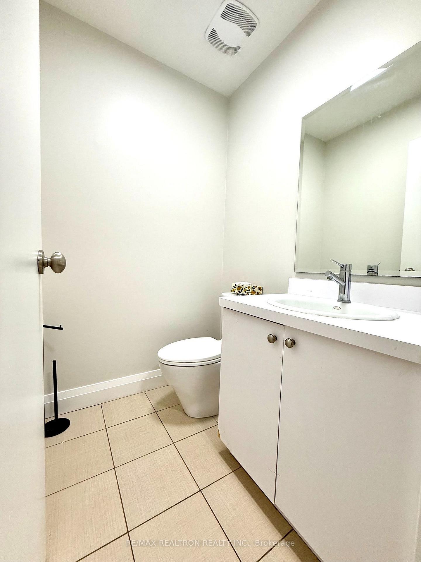 Photo 11 of 447 Glengrove Avenue W, Toronto, Bedford Park-Nortown — HOMEH