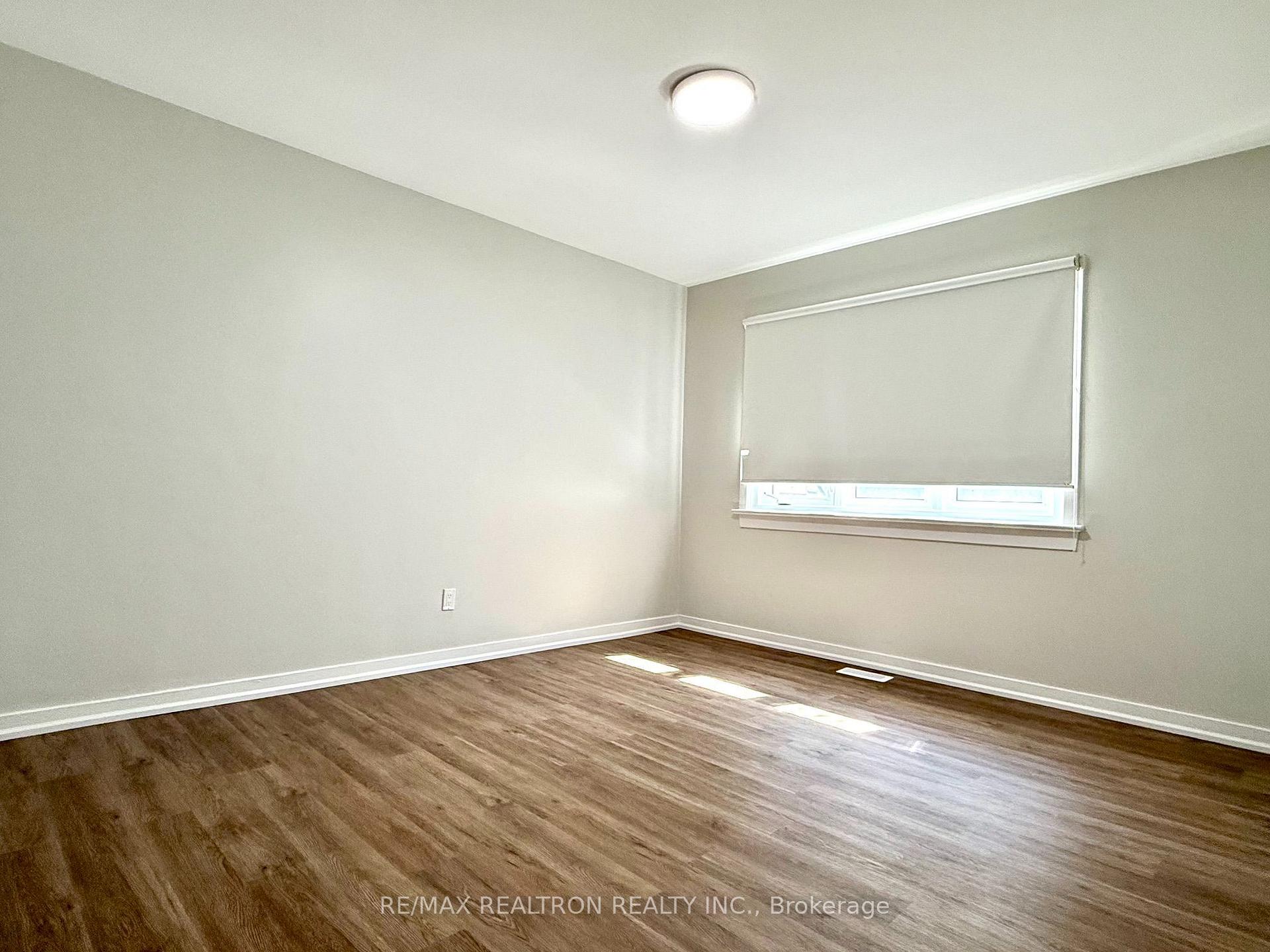 Photo 16 of 447 Glengrove Avenue W, Toronto, Bedford Park-Nortown — HOMEH