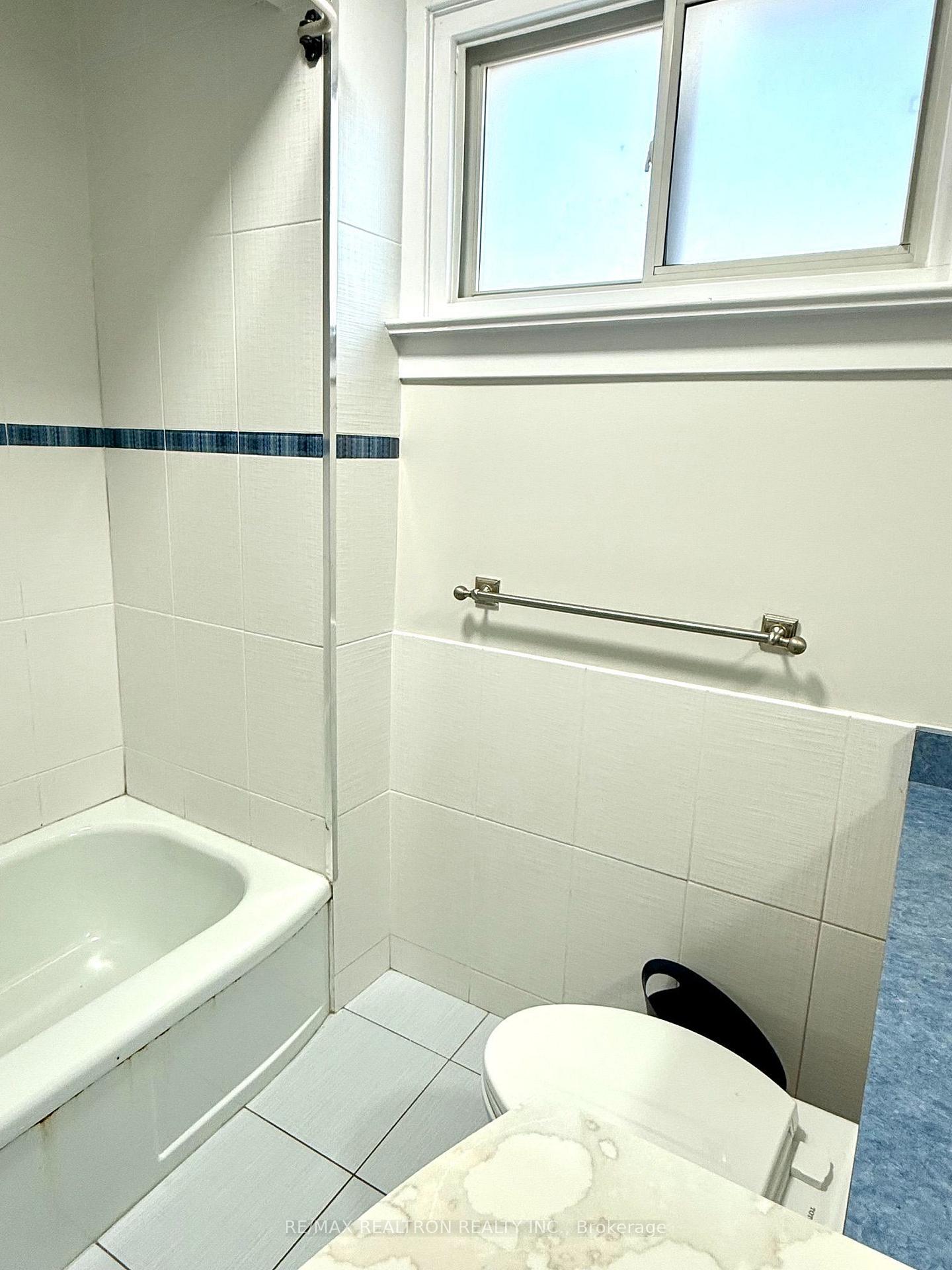 Photo 21 of 447 Glengrove Avenue W, Toronto, Bedford Park-Nortown — HOMEH