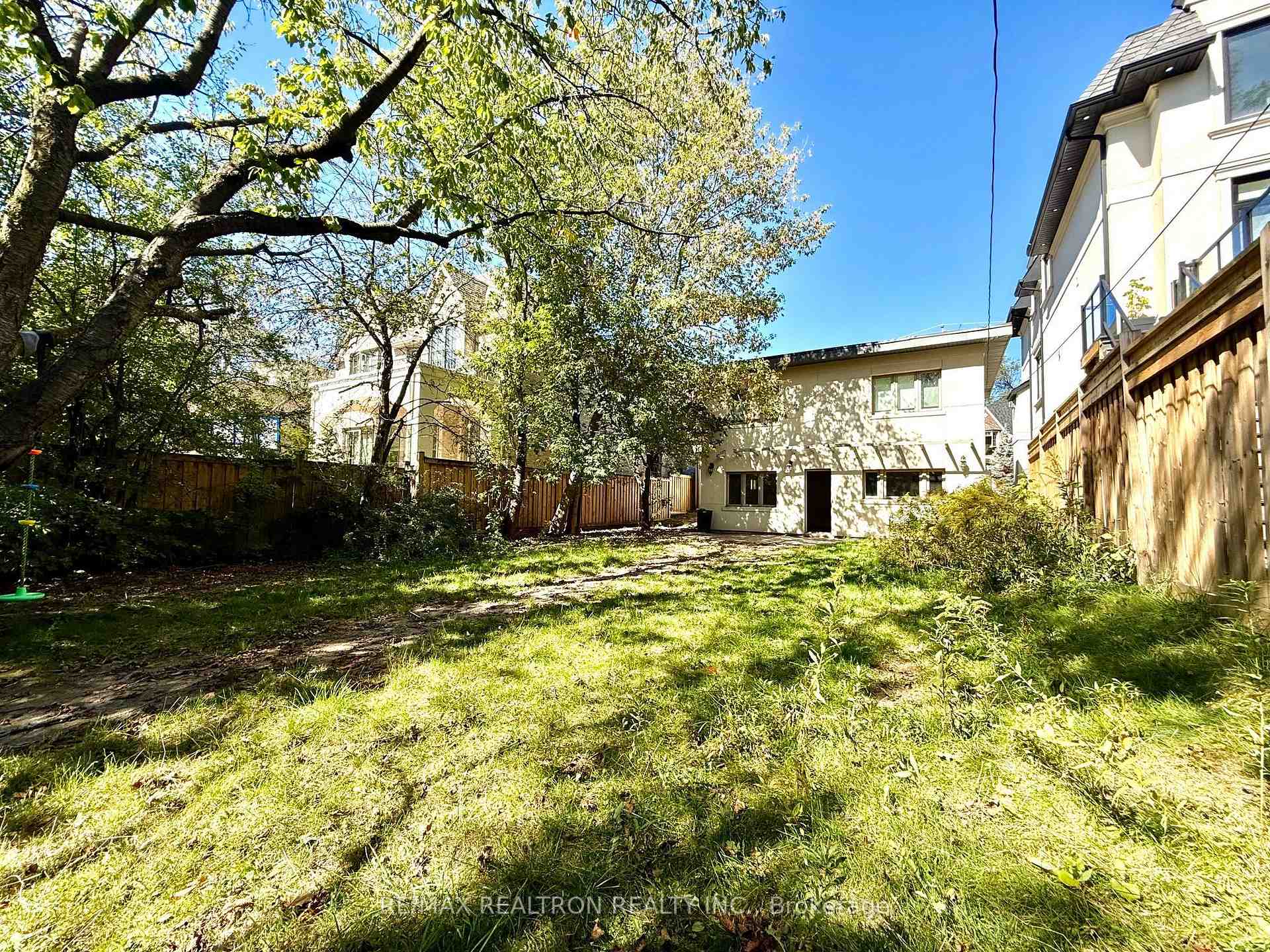 Photo 23 of 447 Glengrove Avenue W, Toronto, Bedford Park-Nortown — HOMEH