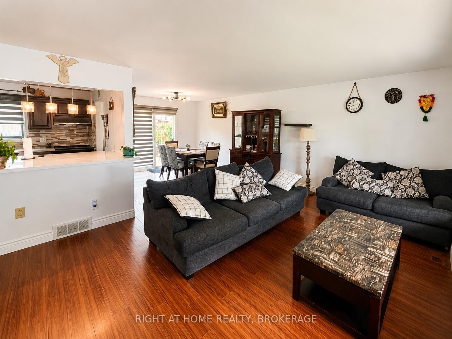 Photo 2 of 7698 Mulhern Street, Niagara Falls, Ascot — HOMEH