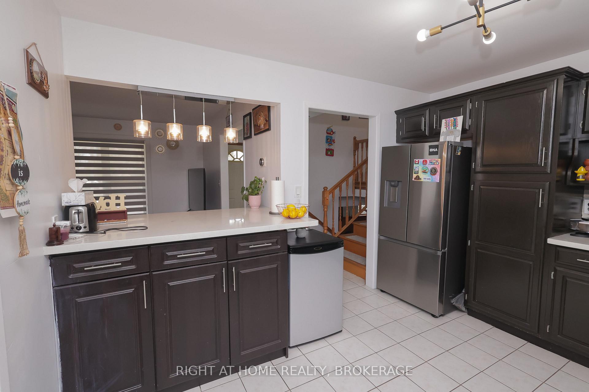 Photo 6 of 7698 Mulhern Street, Niagara Falls, Ascot — HOMEH