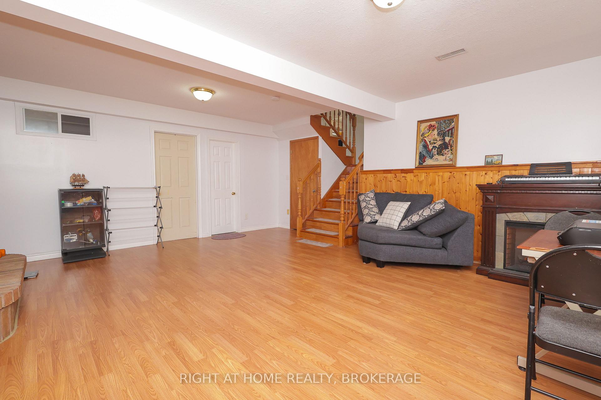 Photo 14 of 7698 Mulhern Street, Niagara Falls, Ascot — HOMEH