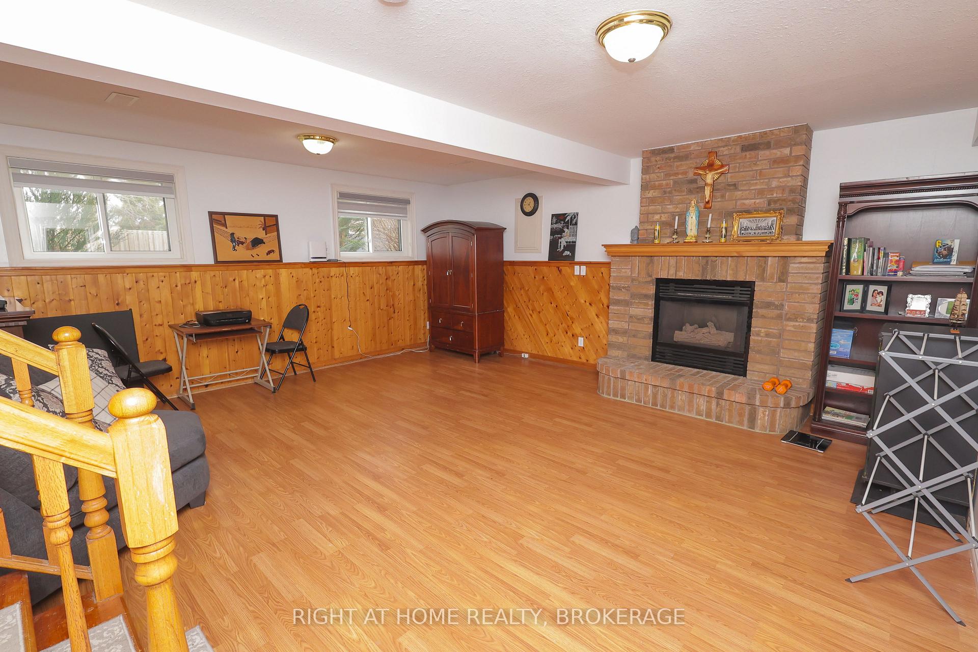 Photo 15 of 7698 Mulhern Street, Niagara Falls, Ascot — HOMEH
