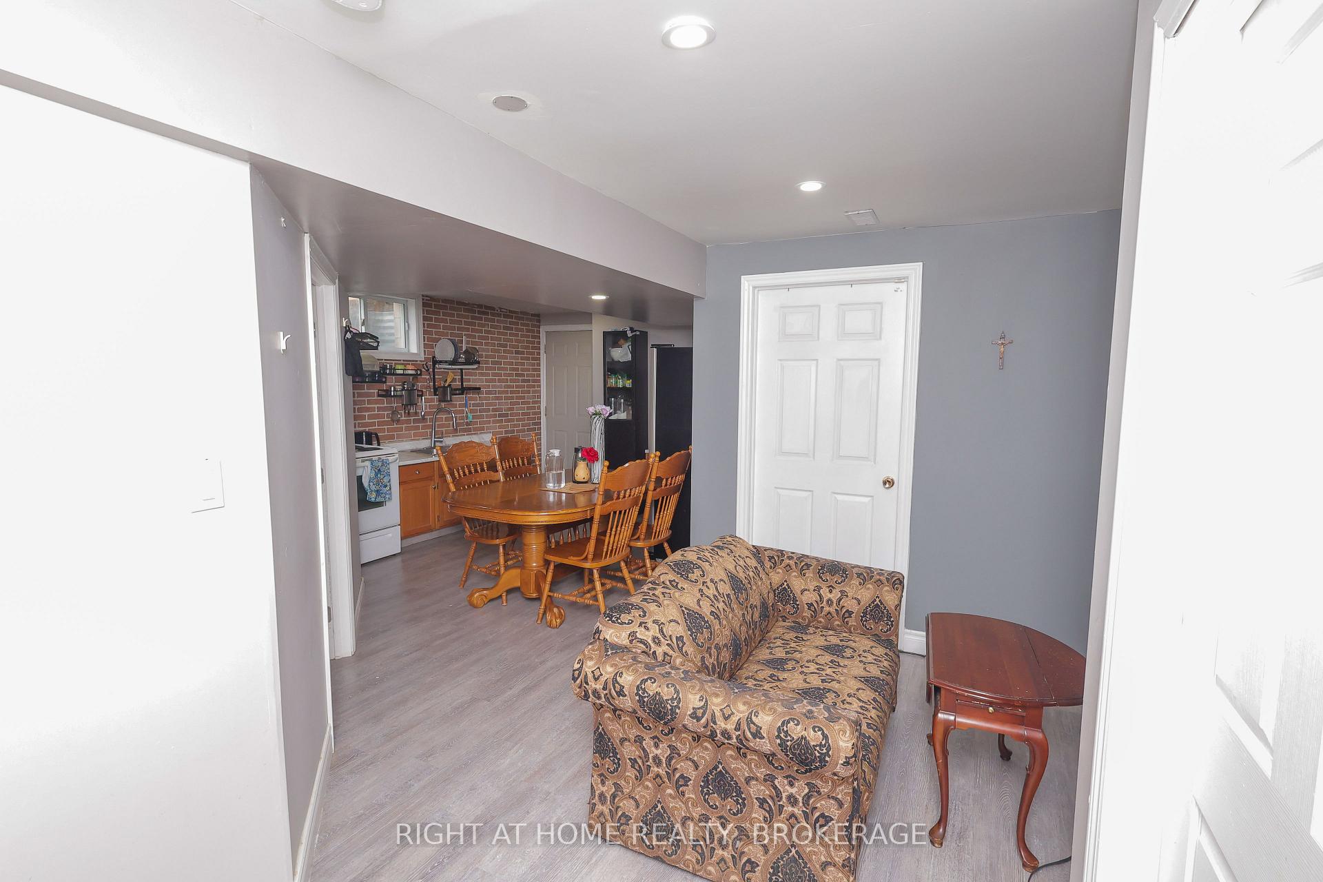 Photo 17 of 7698 Mulhern Street, Niagara Falls, Ascot — HOMEH