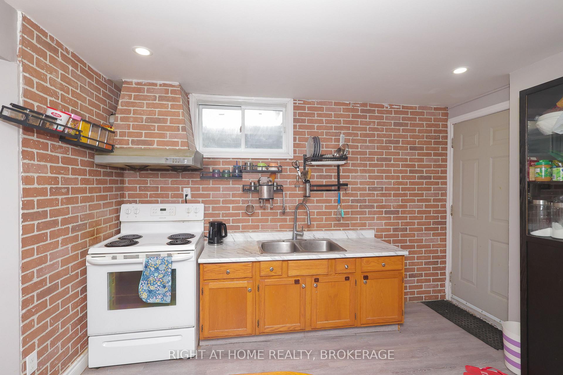 Photo 18 of 7698 Mulhern Street, Niagara Falls, Ascot — HOMEH