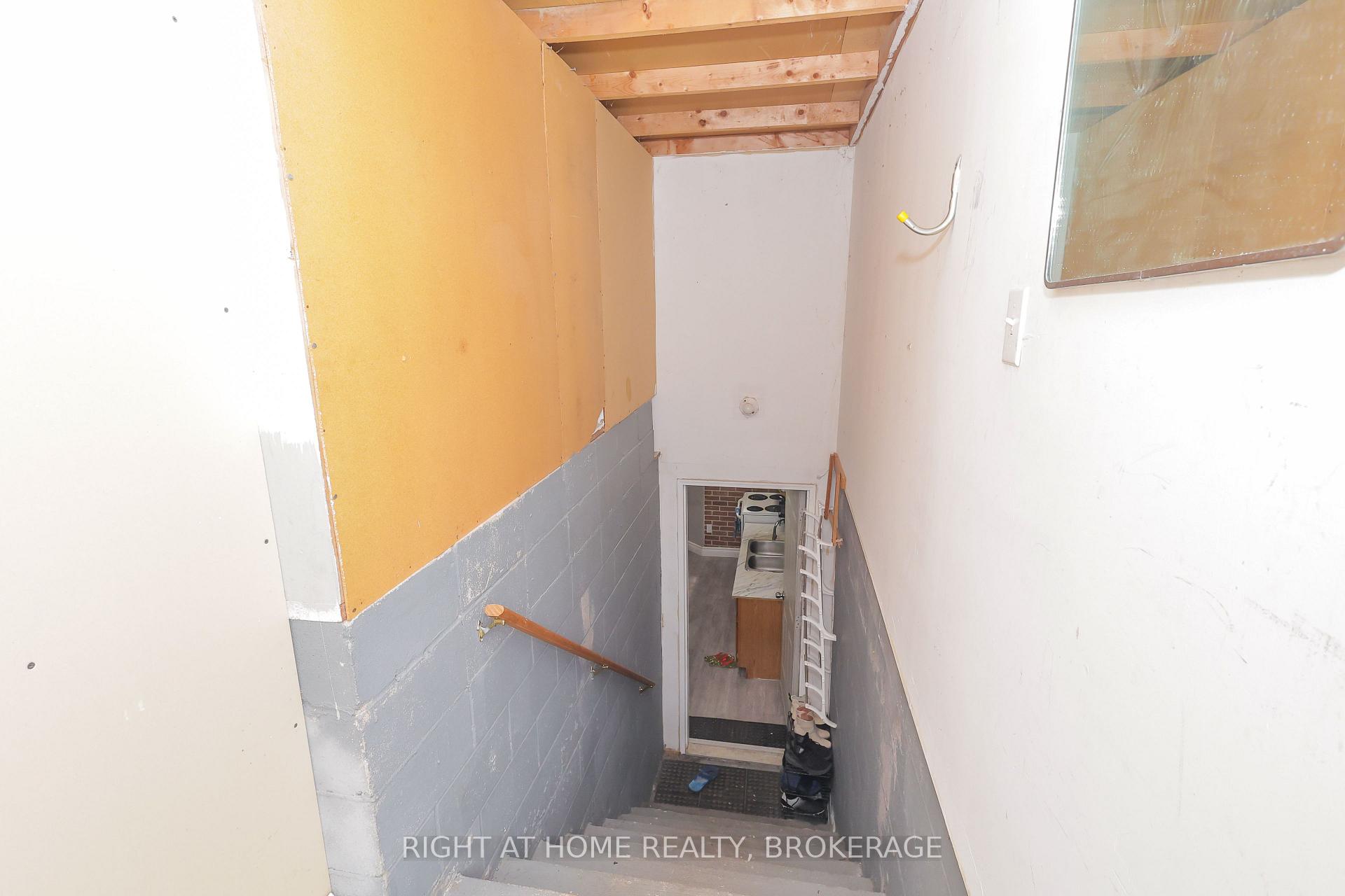Photo 25 of 7698 Mulhern Street, Niagara Falls, Ascot — HOMEH