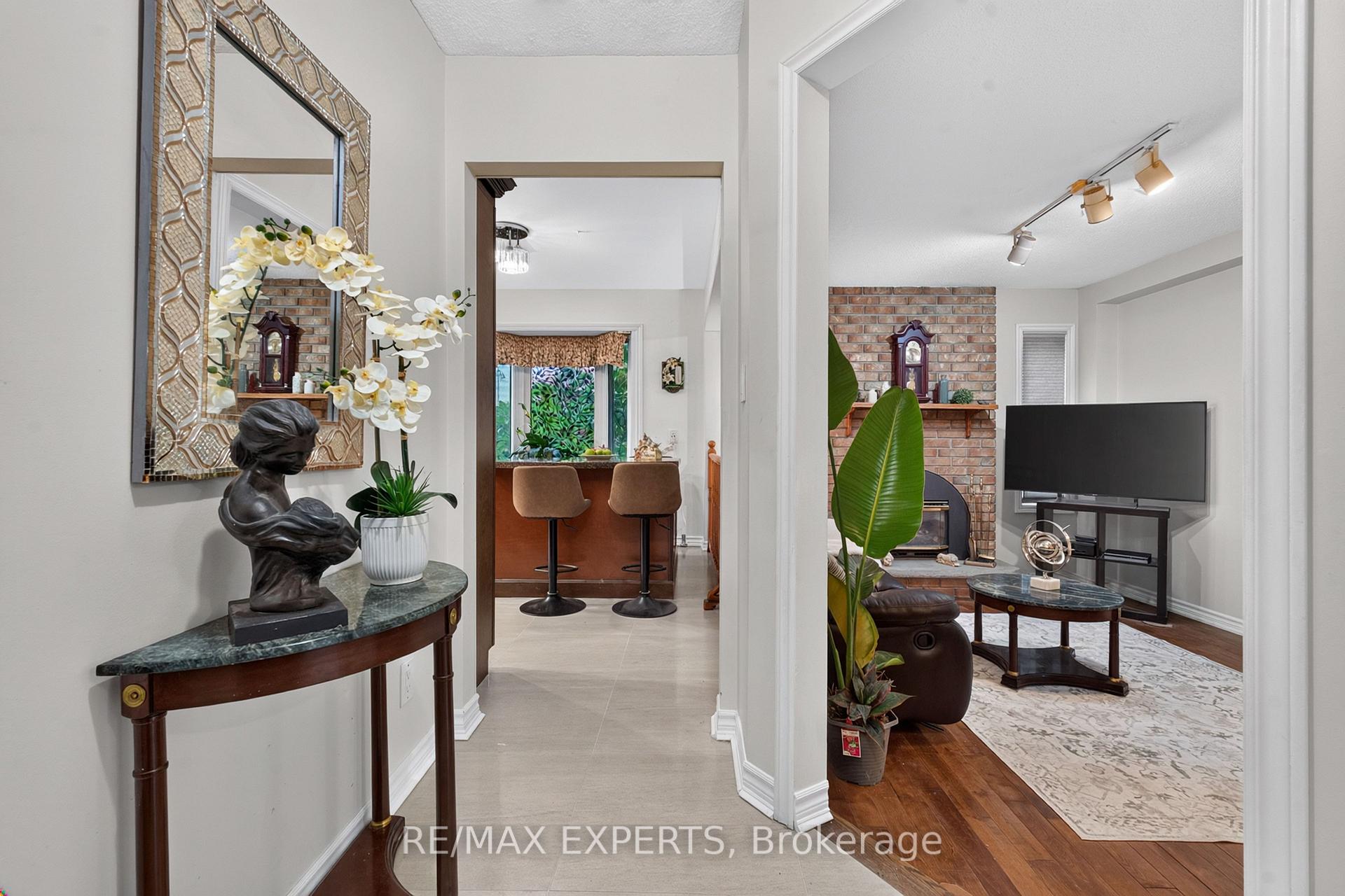 Photo 4 of 155 Stephen Street, Richmond Hill, North Richvale — HOMEH