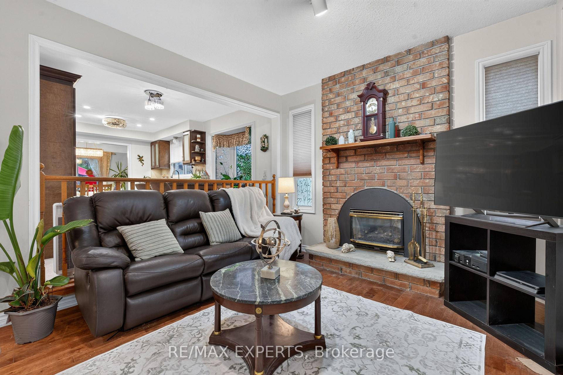 Photo 6 of 155 Stephen Street, Richmond Hill, North Richvale — HOMEH
