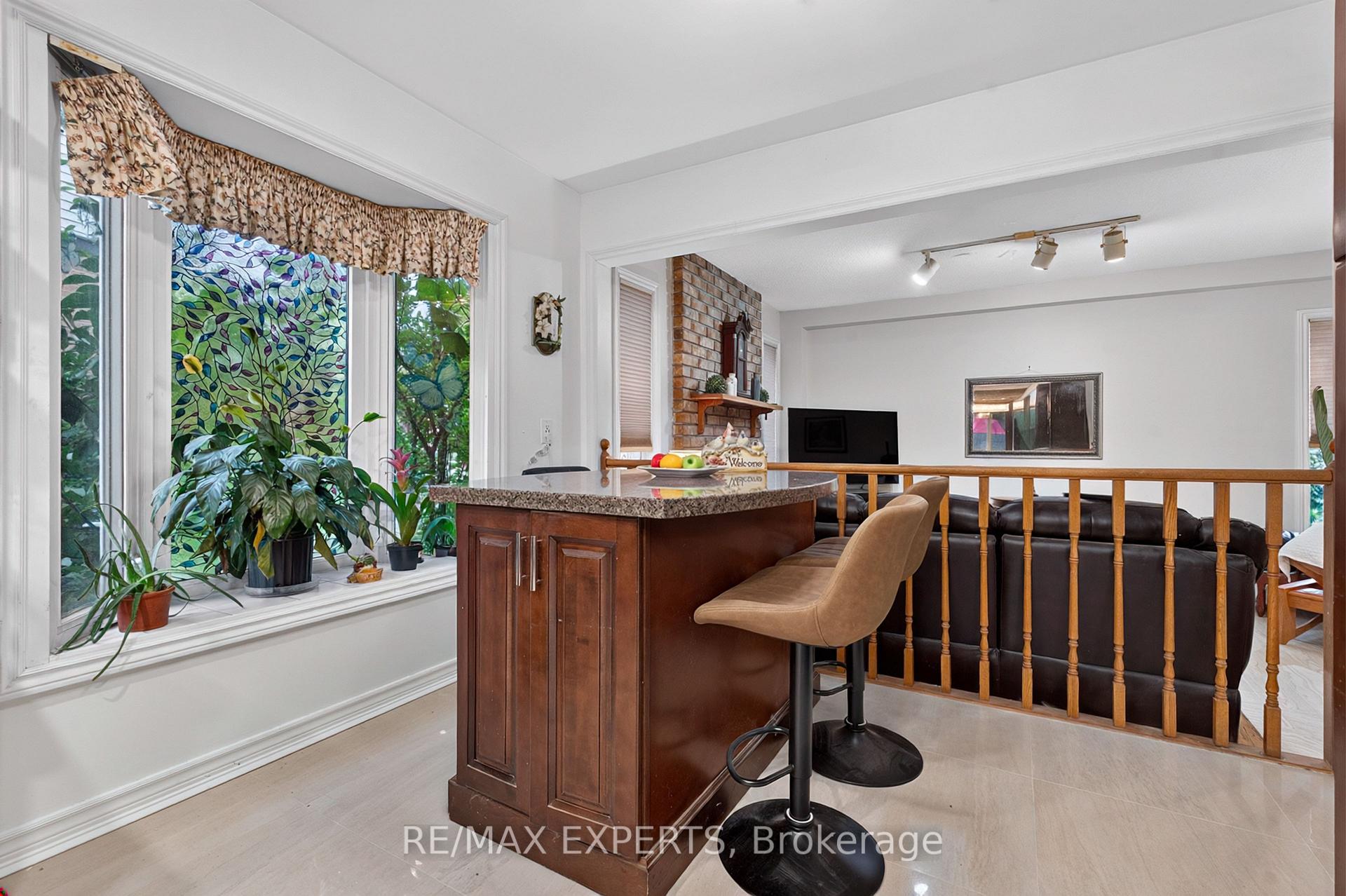 Photo 9 of 155 Stephen Street, Richmond Hill, North Richvale — HOMEH