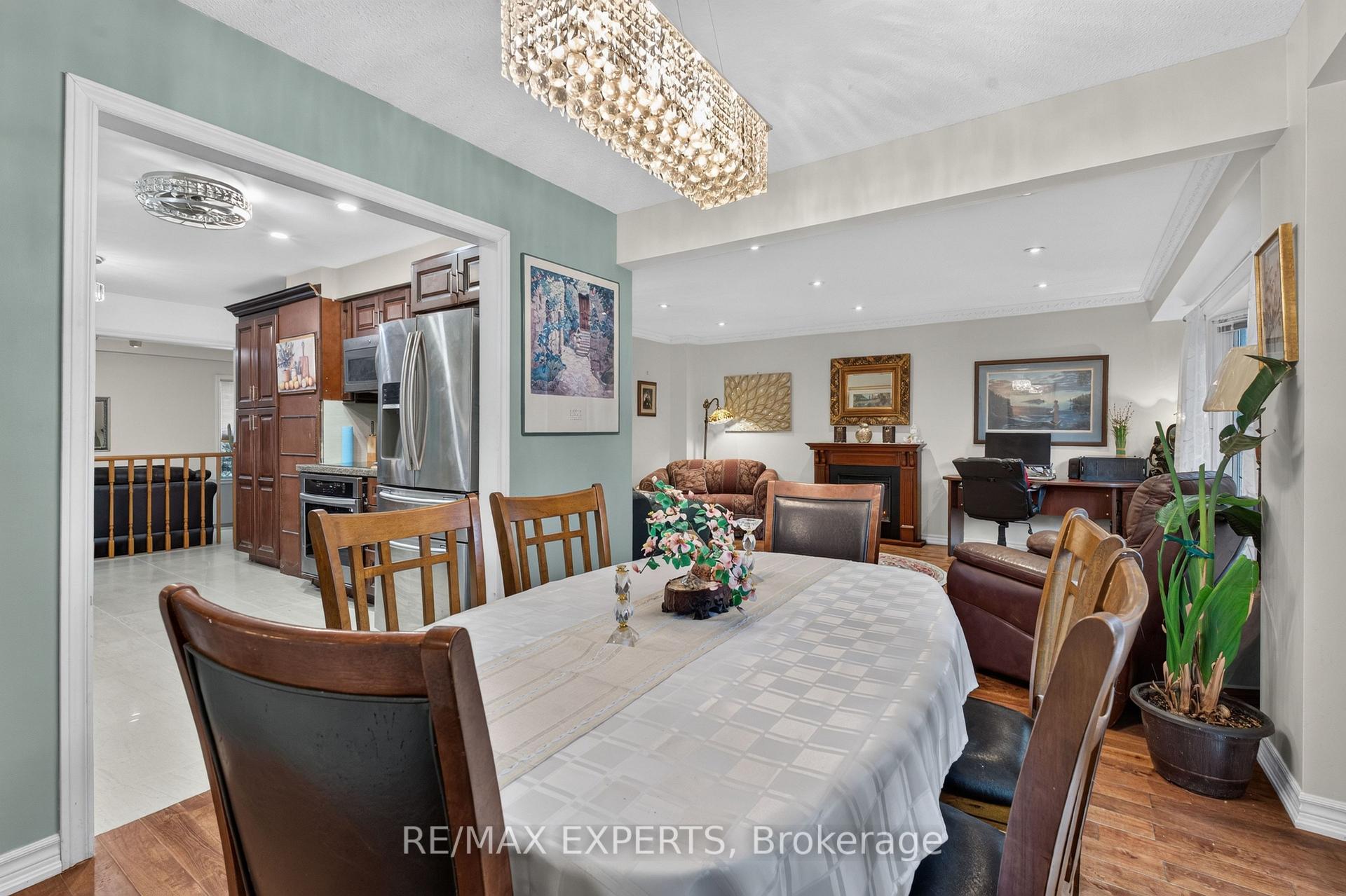 Photo 11 of 155 Stephen Street, Richmond Hill, North Richvale — HOMEH