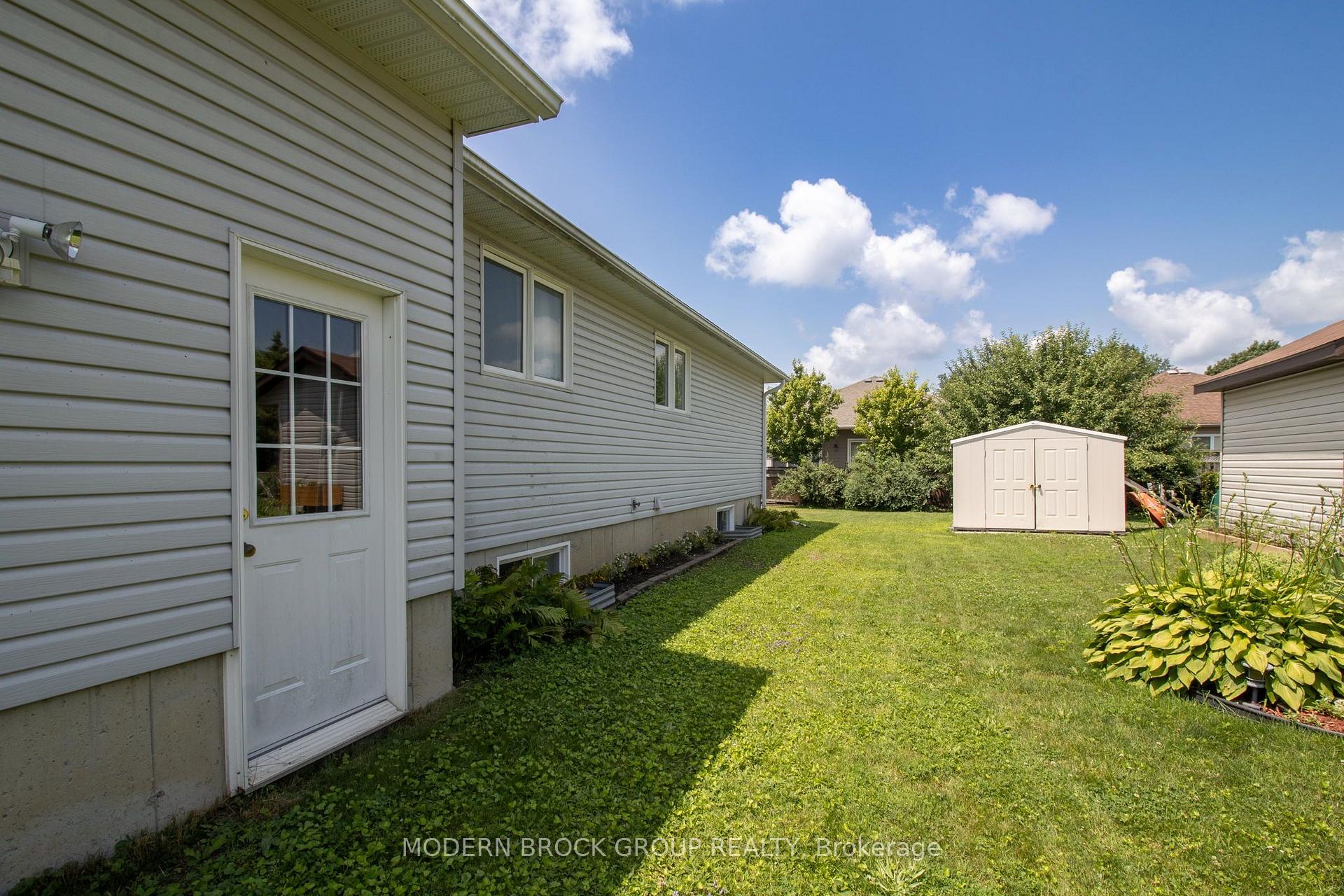 Photo 3 of 36 Hillcrest Drive, Brockville, Brockville — HOMEH