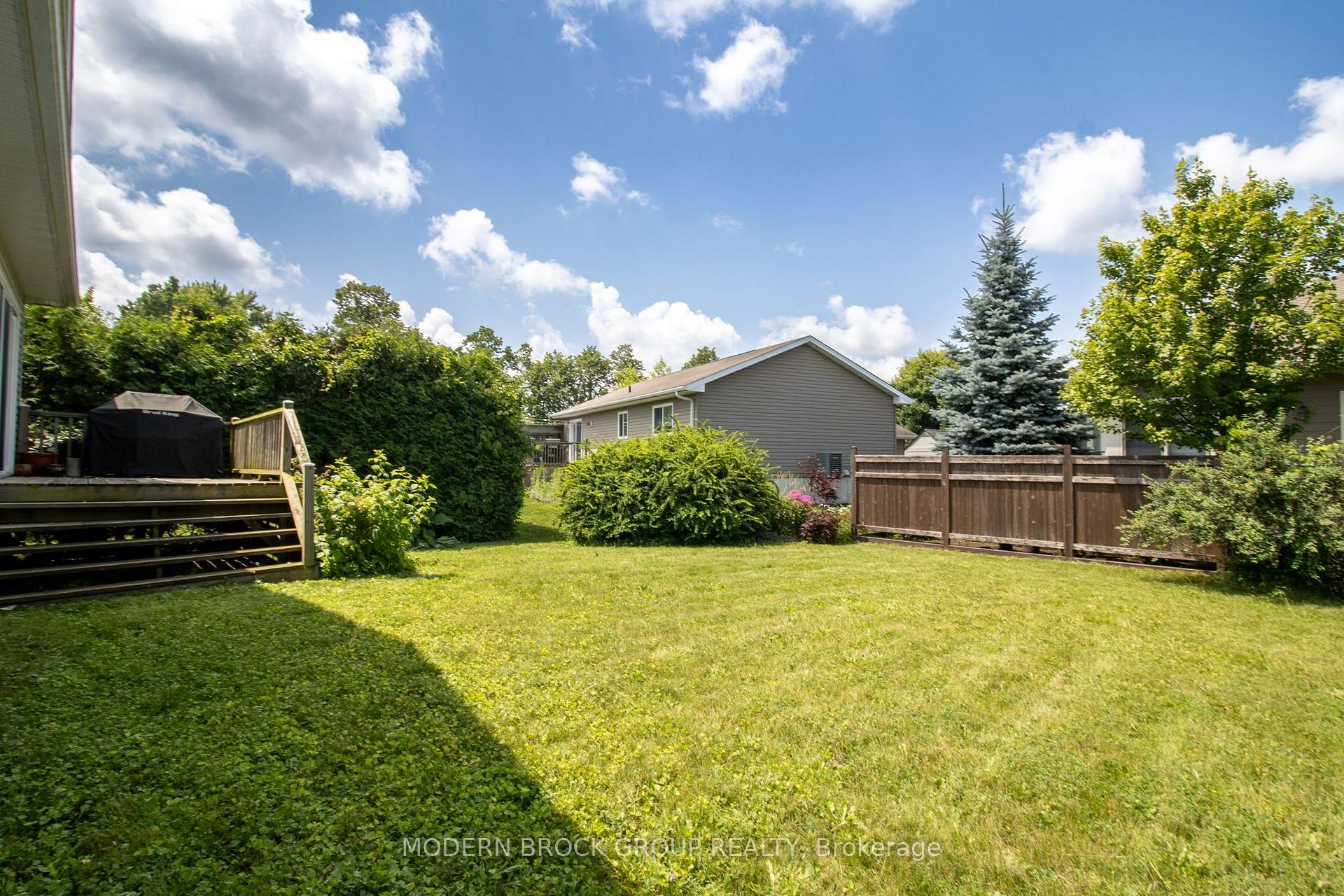 Photo 4 of 36 Hillcrest Drive, Brockville, Brockville — HOMEH