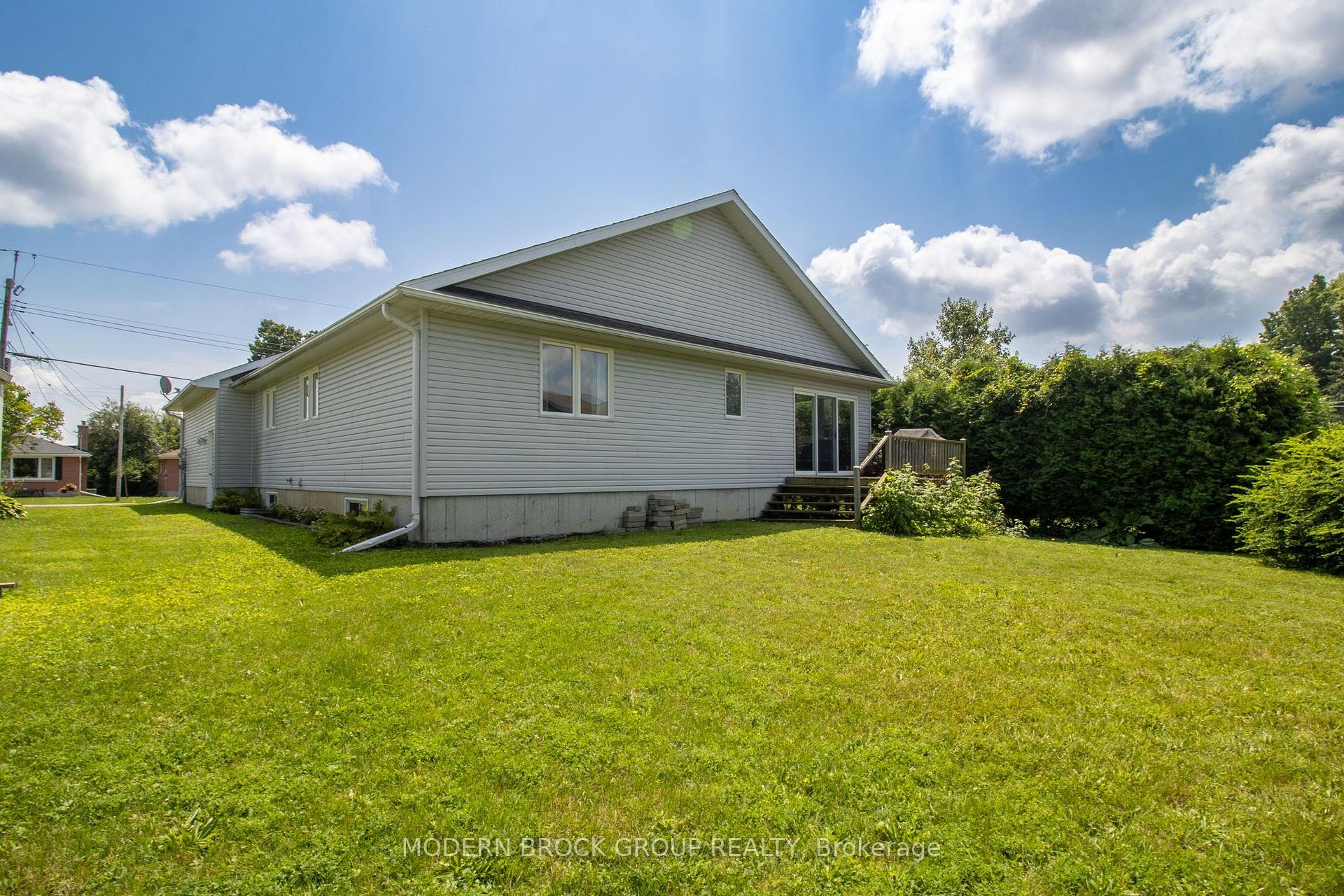 Photo 5 of 36 Hillcrest Drive, Brockville, Brockville — HOMEH