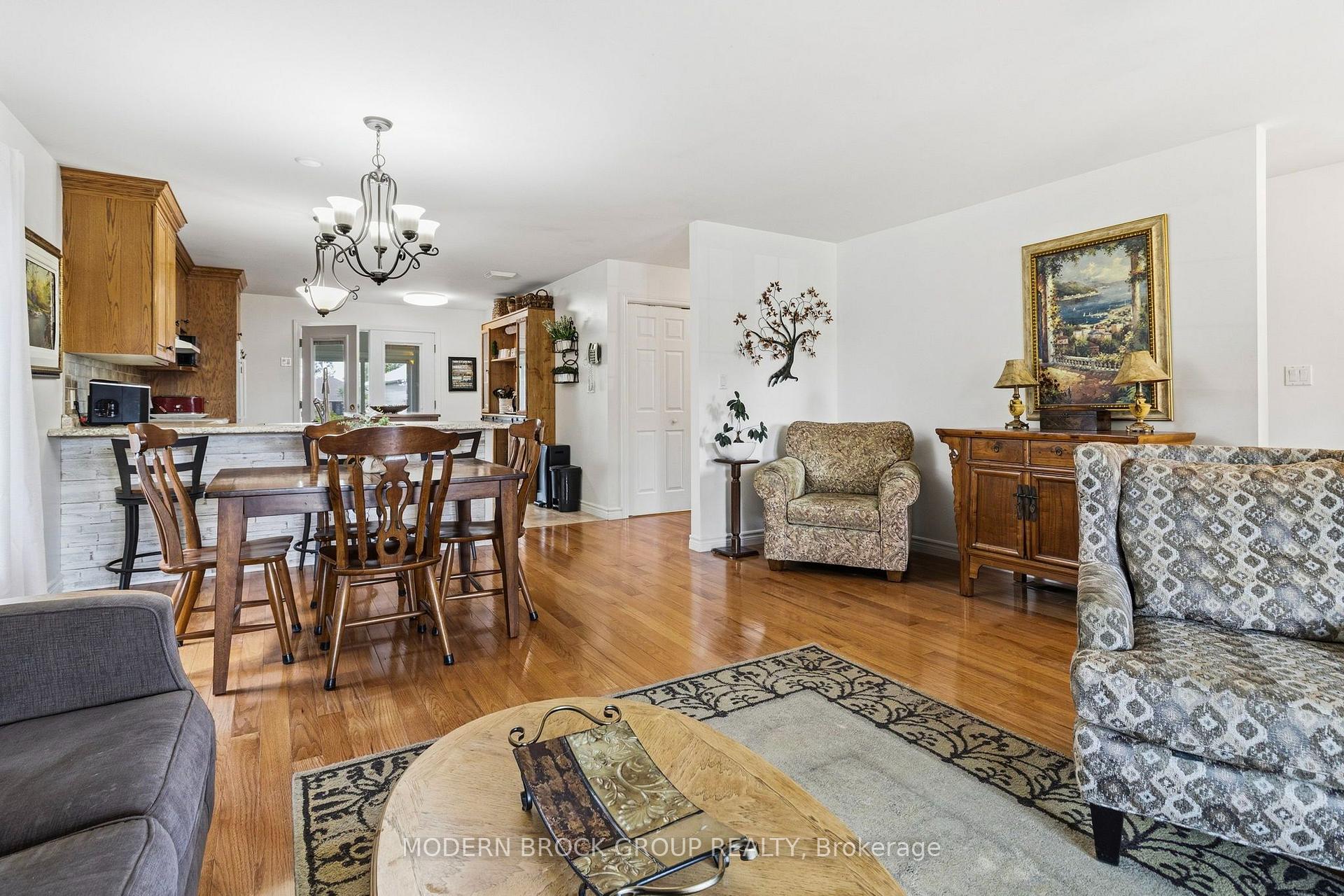 Photo 11 of 36 Hillcrest Drive, Brockville, Brockville — HOMEH