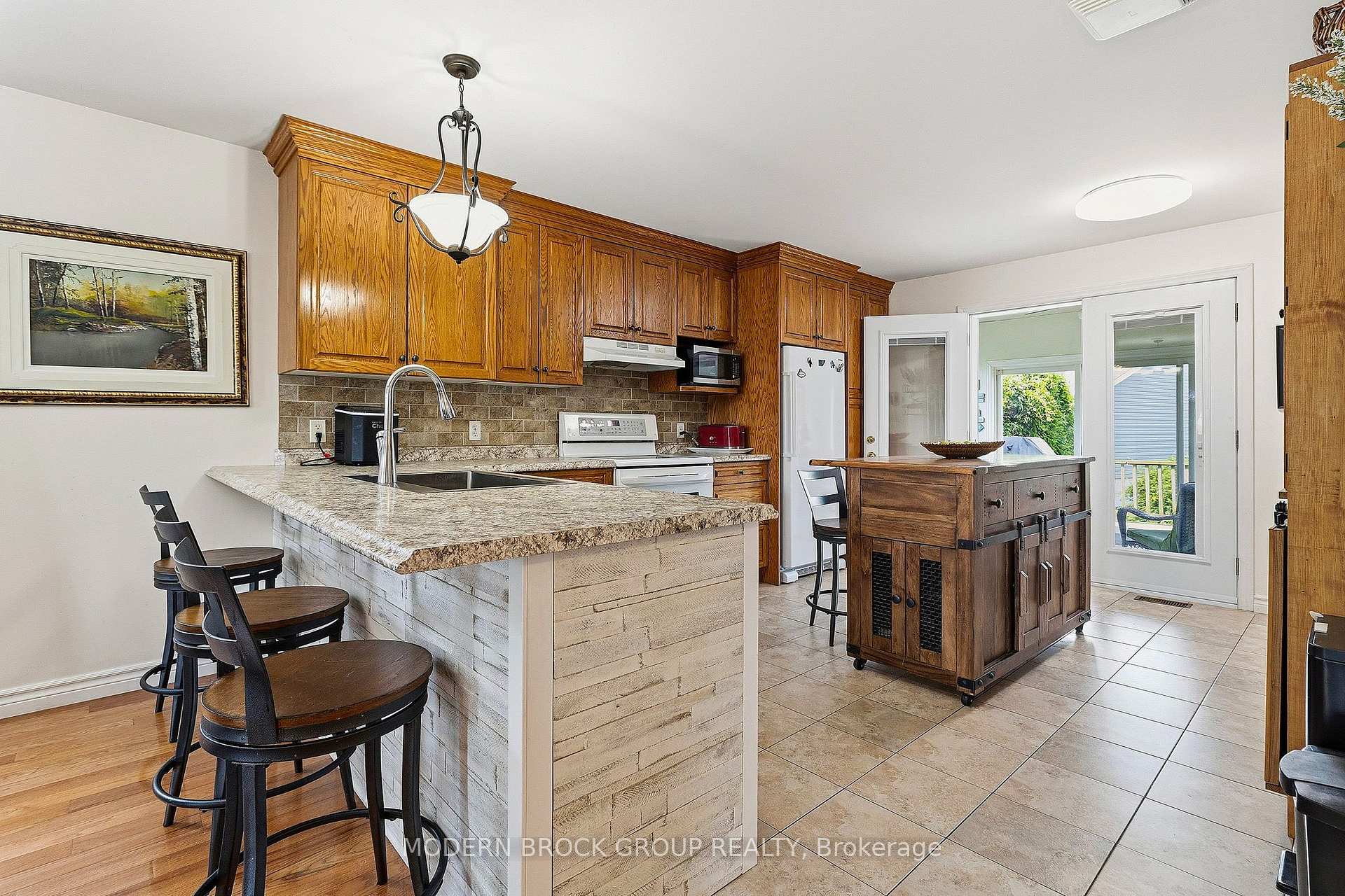Photo 15 of 36 Hillcrest Drive, Brockville, Brockville — HOMEH