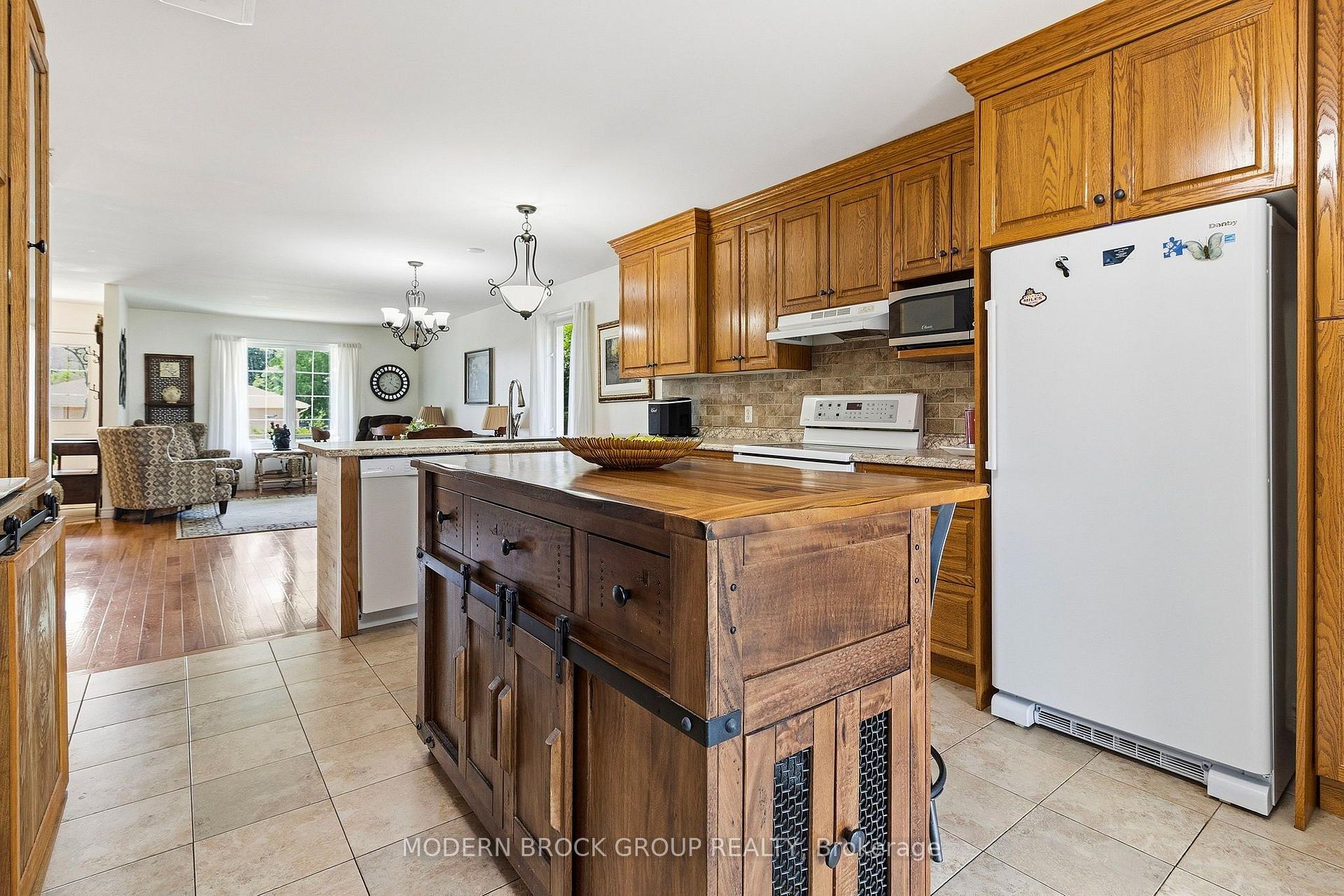 Photo 17 of 36 Hillcrest Drive, Brockville, Brockville — HOMEH