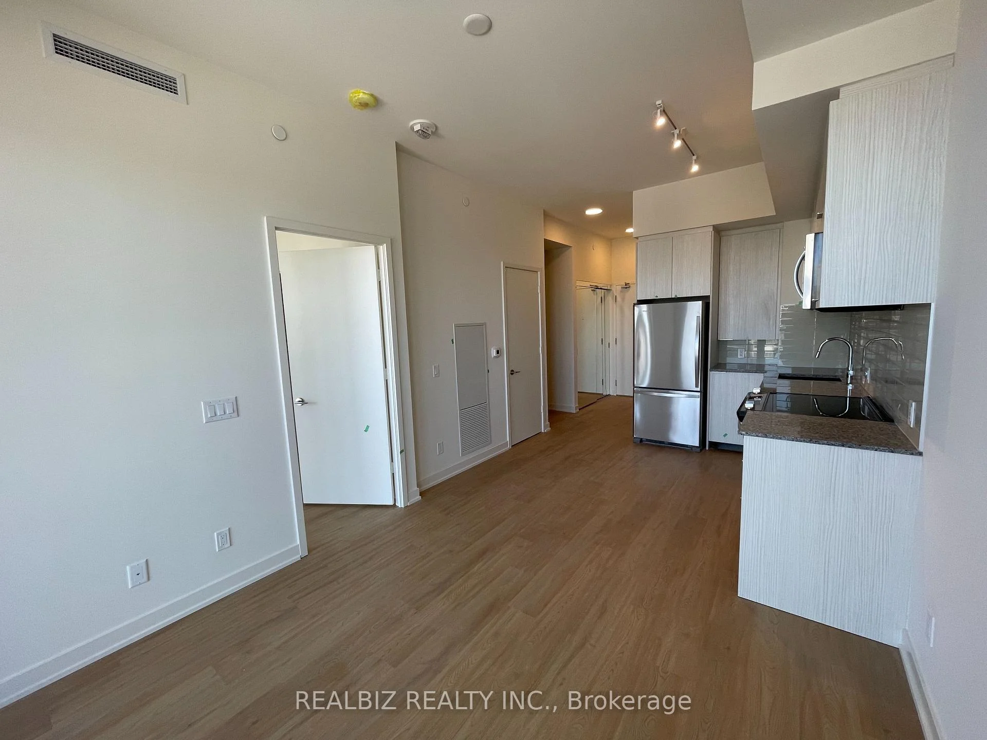Photo 6 of Unit 705, 10 Deerlick Court, North York, Parkwoods-Donalda — HOMEH