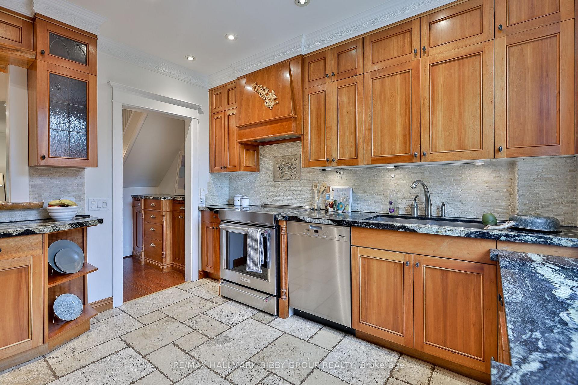Photo 18 of 92 Winona Drive, Toronto, Wychwood — HOMEH