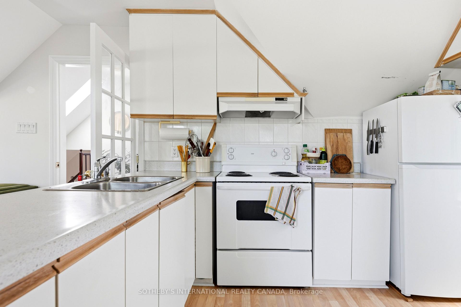 Photo 19 of 376 Sunnyside Avenue, Toronto, High Park-Swansea — HOMEH