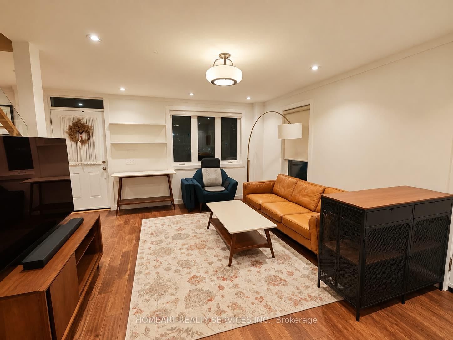 Photo 9 of 18 Edward Street, Whitchurch-Stouffville, Stouffville — HOMEH