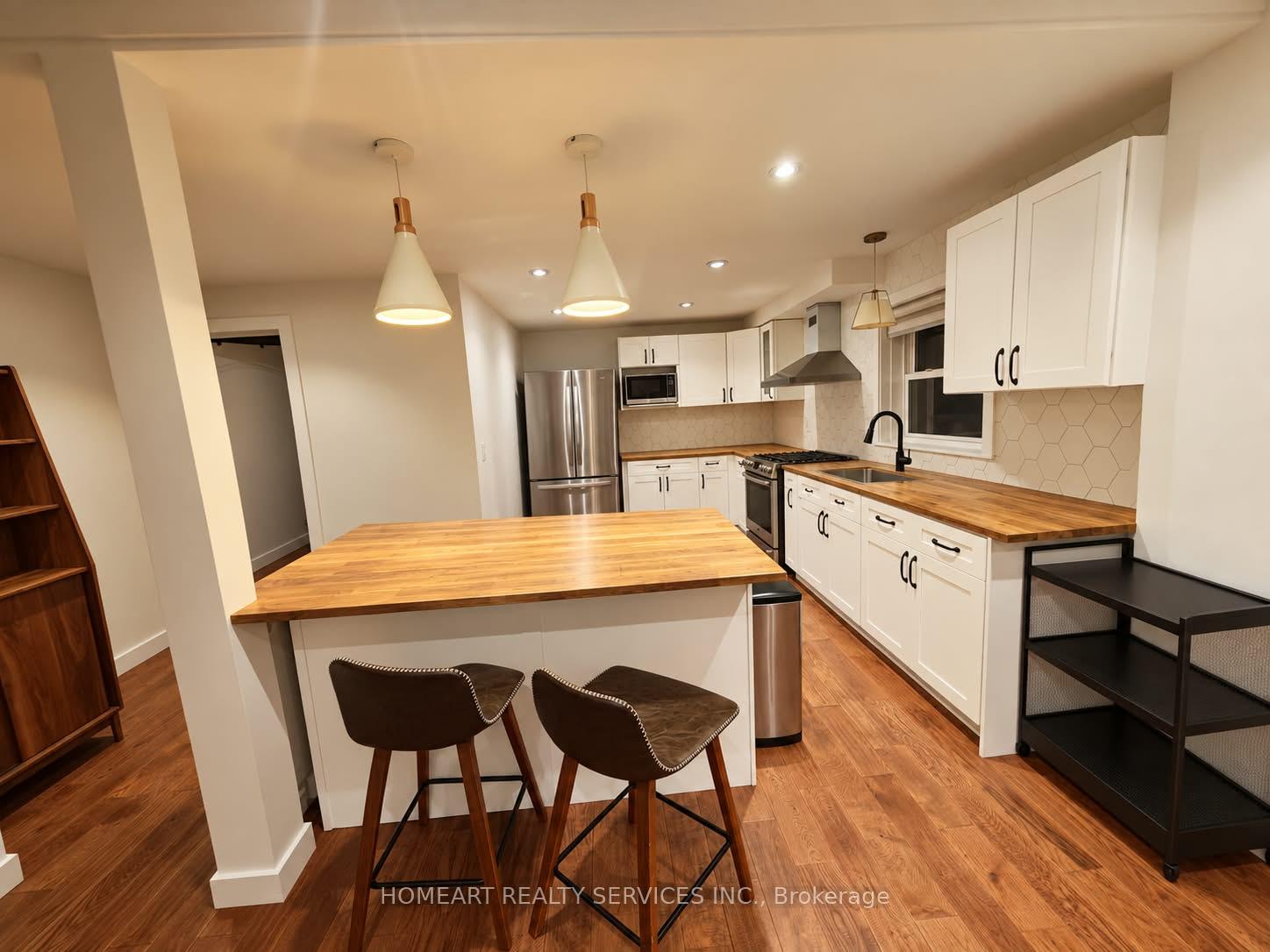 Photo 10 of 18 Edward Street, Whitchurch-Stouffville, Stouffville — HOMEH