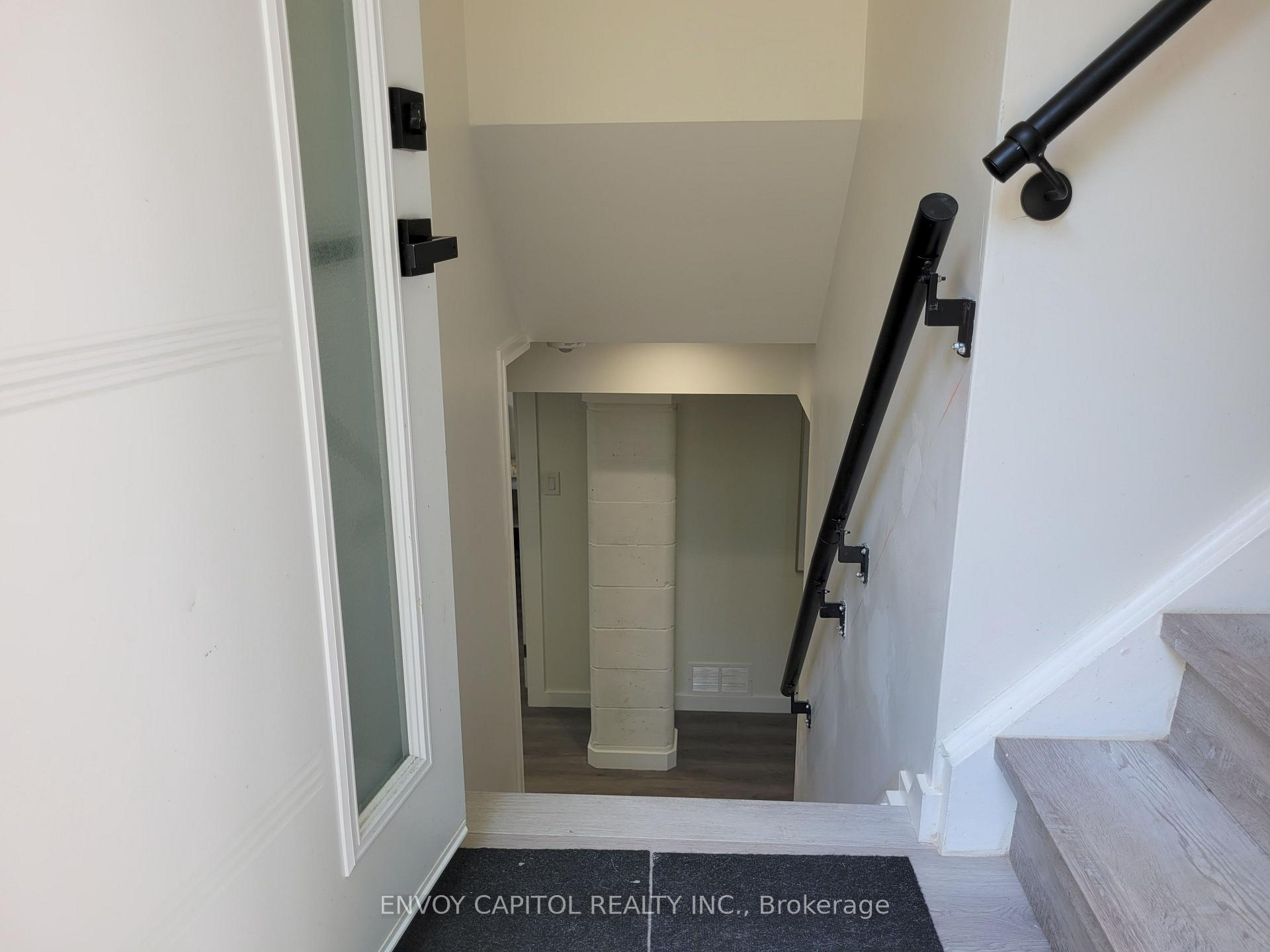 Photo 2 of 22 Bilardi Court, Hamilton, McQuesten — HOMEH