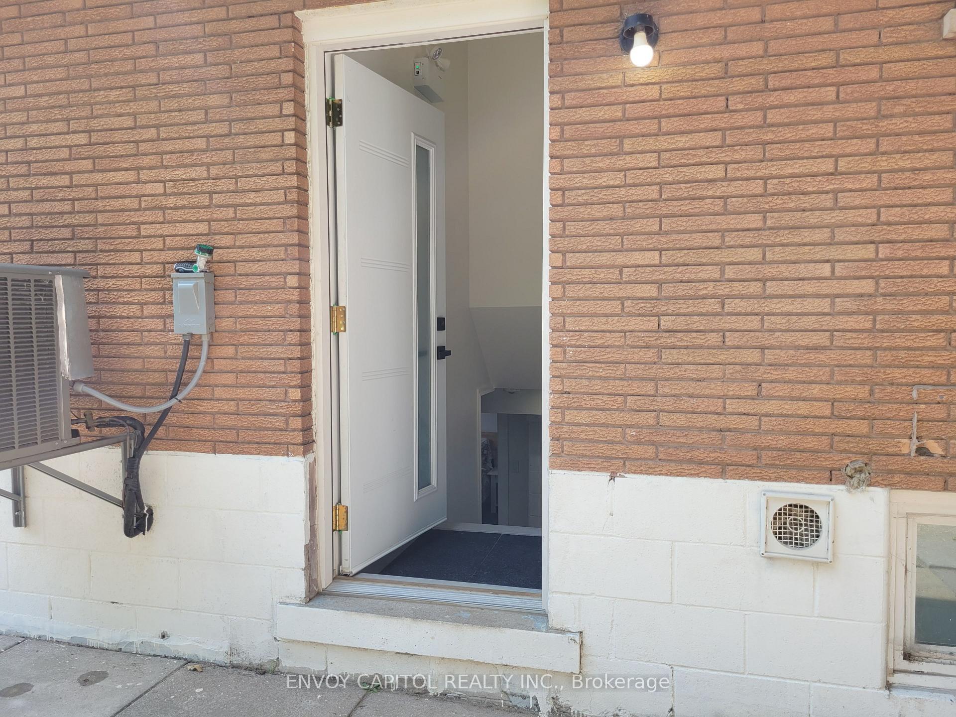Photo 3 of 22 Bilardi Court, Hamilton, McQuesten — HOMEH