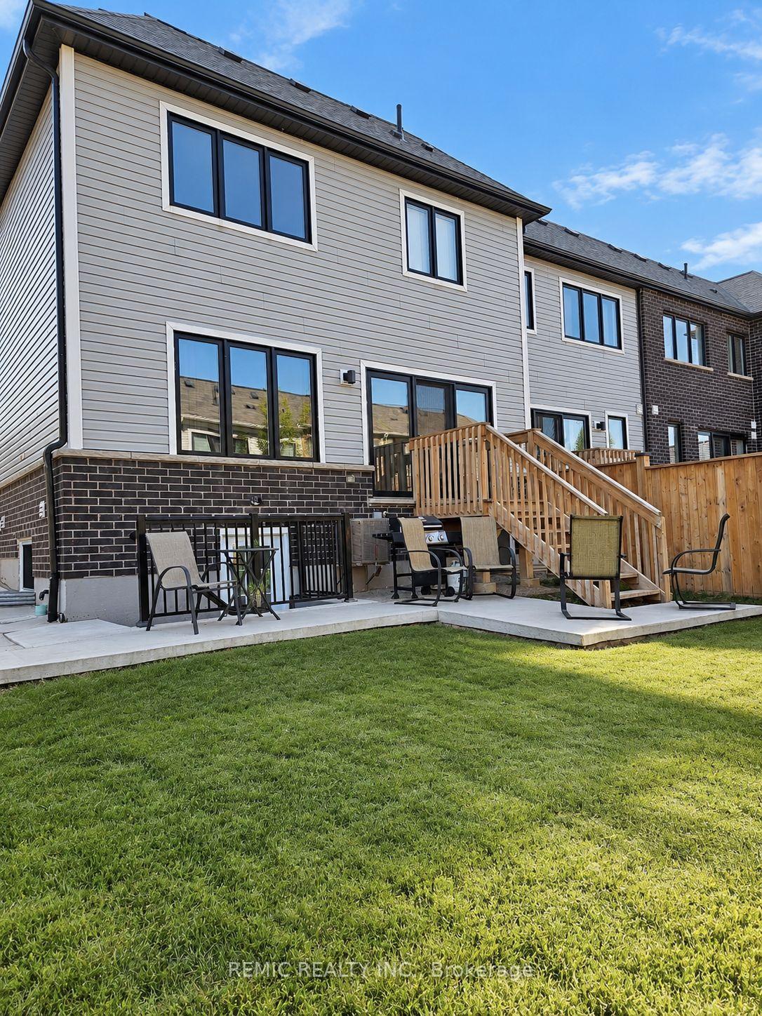 Photo 22 of 51 Sailors Landing, Clarington, Bowmanville — HOMEH