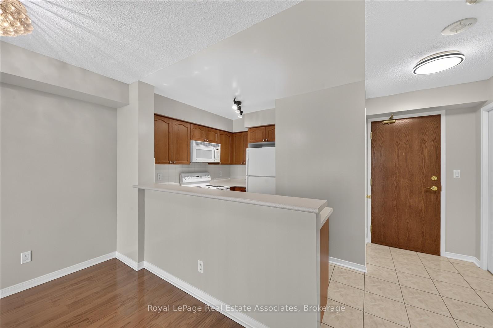 Photo 7 of Unit 908, 7 Michael Power Place, Etobicoke, Islington-City Centre West — HOMEH