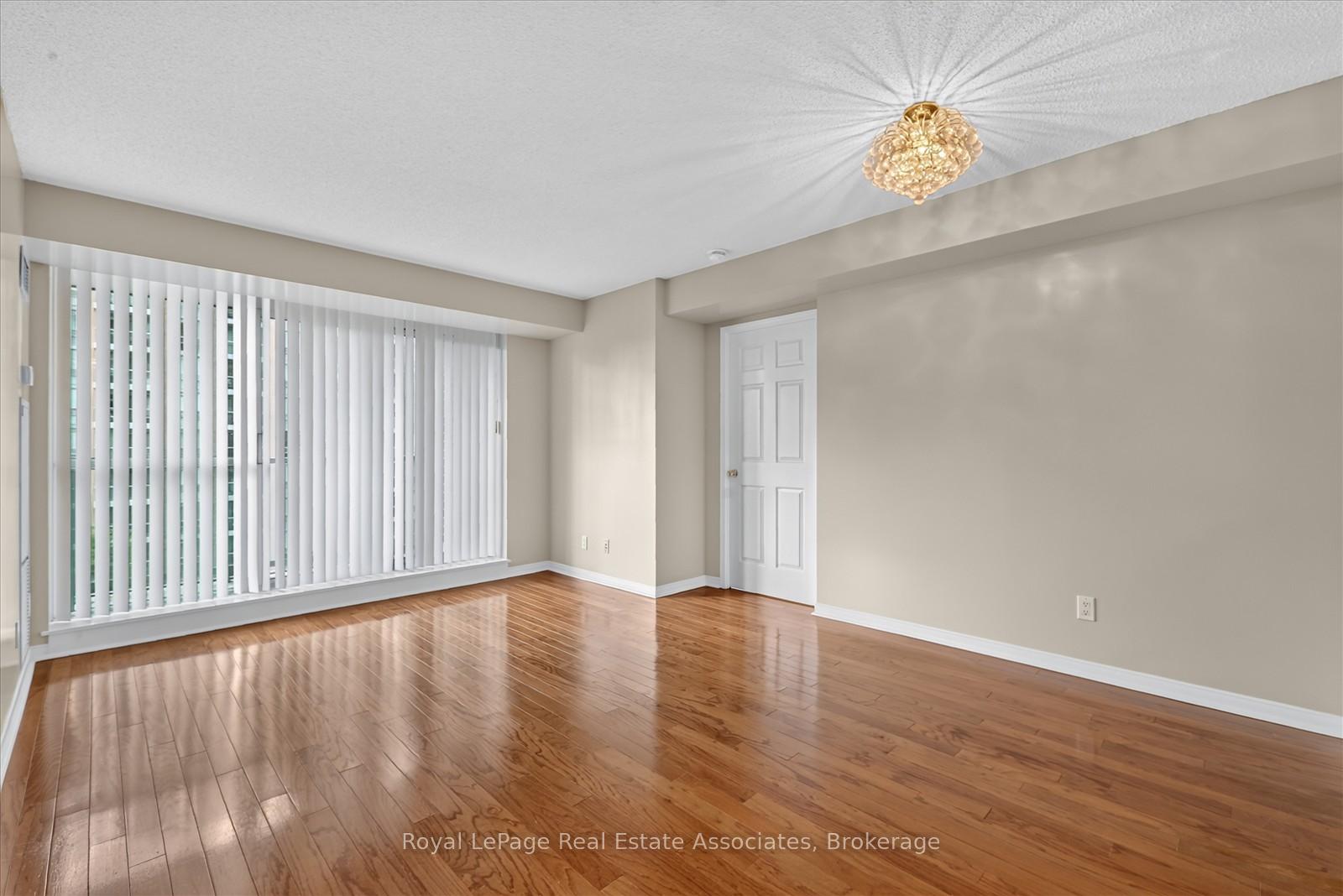 Photo 8 of Unit 908, 7 Michael Power Place, Etobicoke, Islington-City Centre West — HOMEH