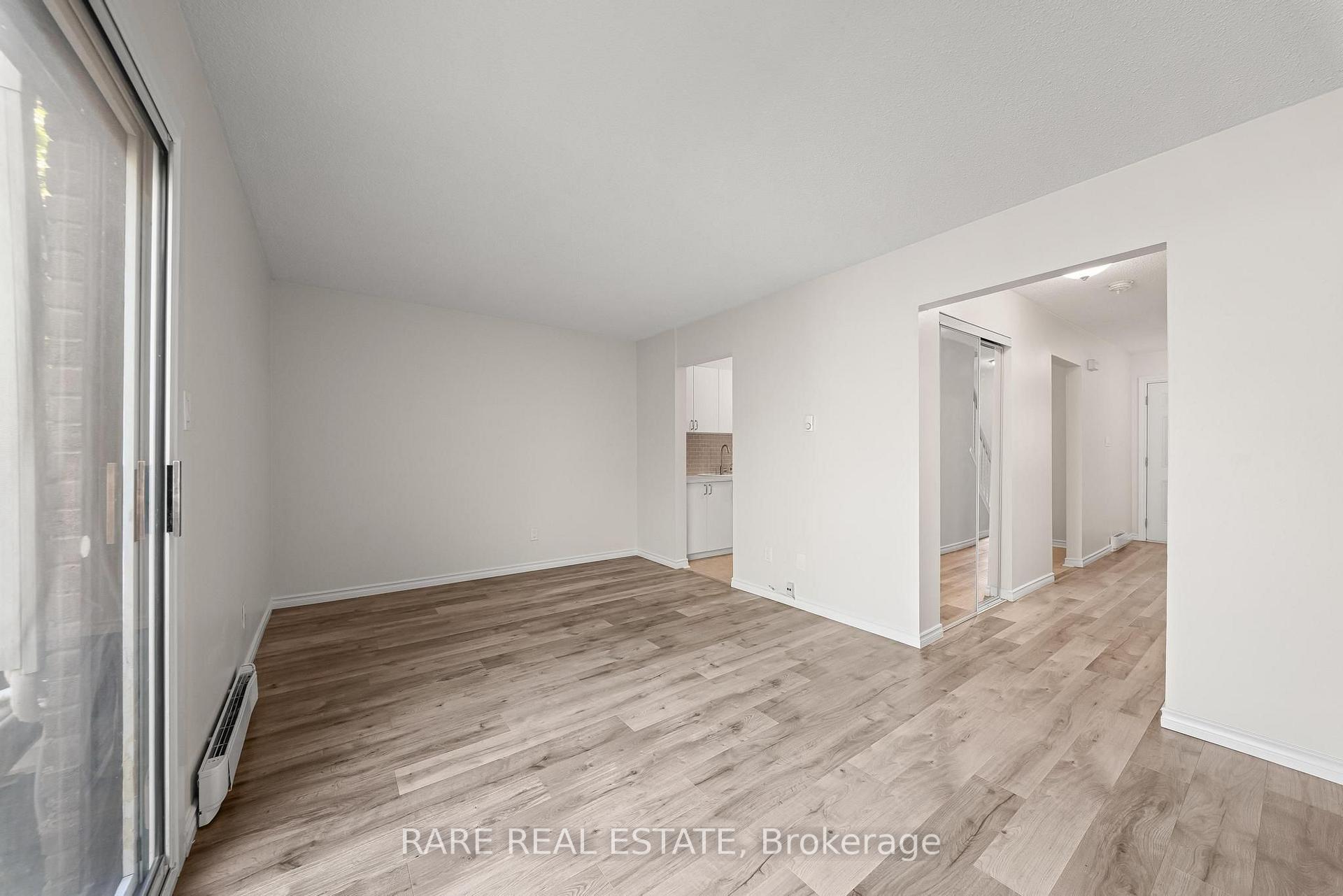 Photo 5 of Unit 18, 221 Ormond Drive, Oshawa, Samac — HOMEH